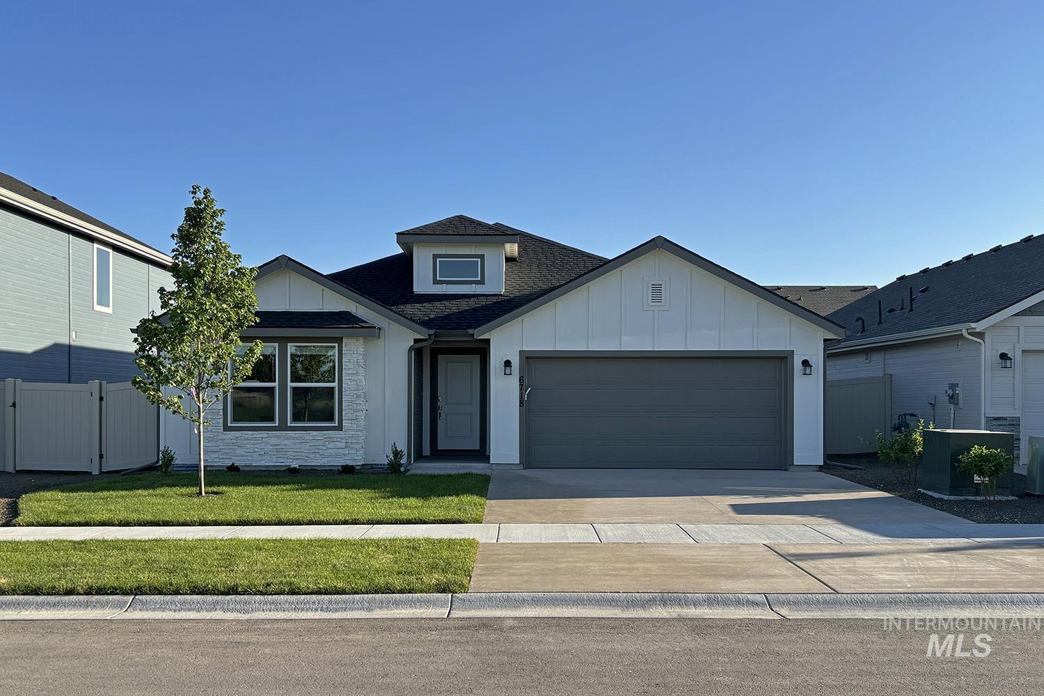 6718 W Aileron St Property Photo 1