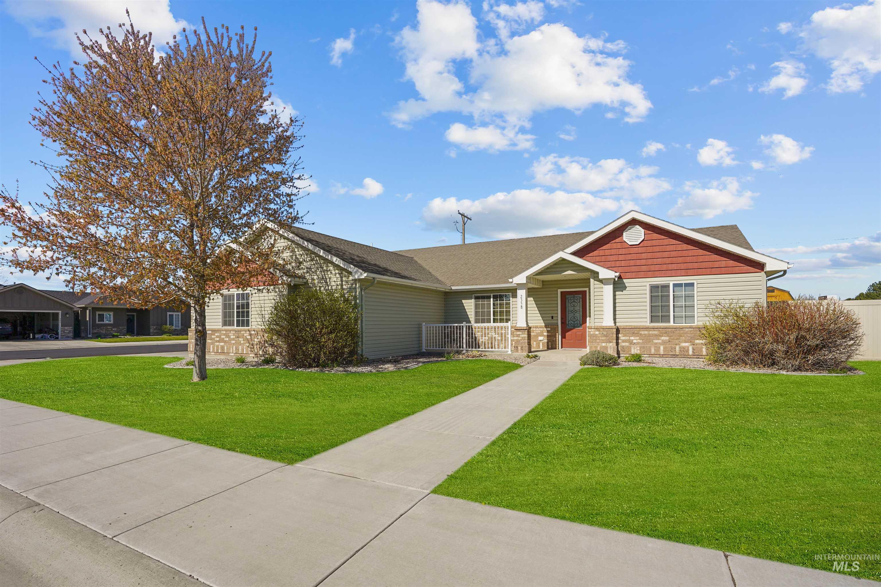 2358 Alderwood Ave Property Photo