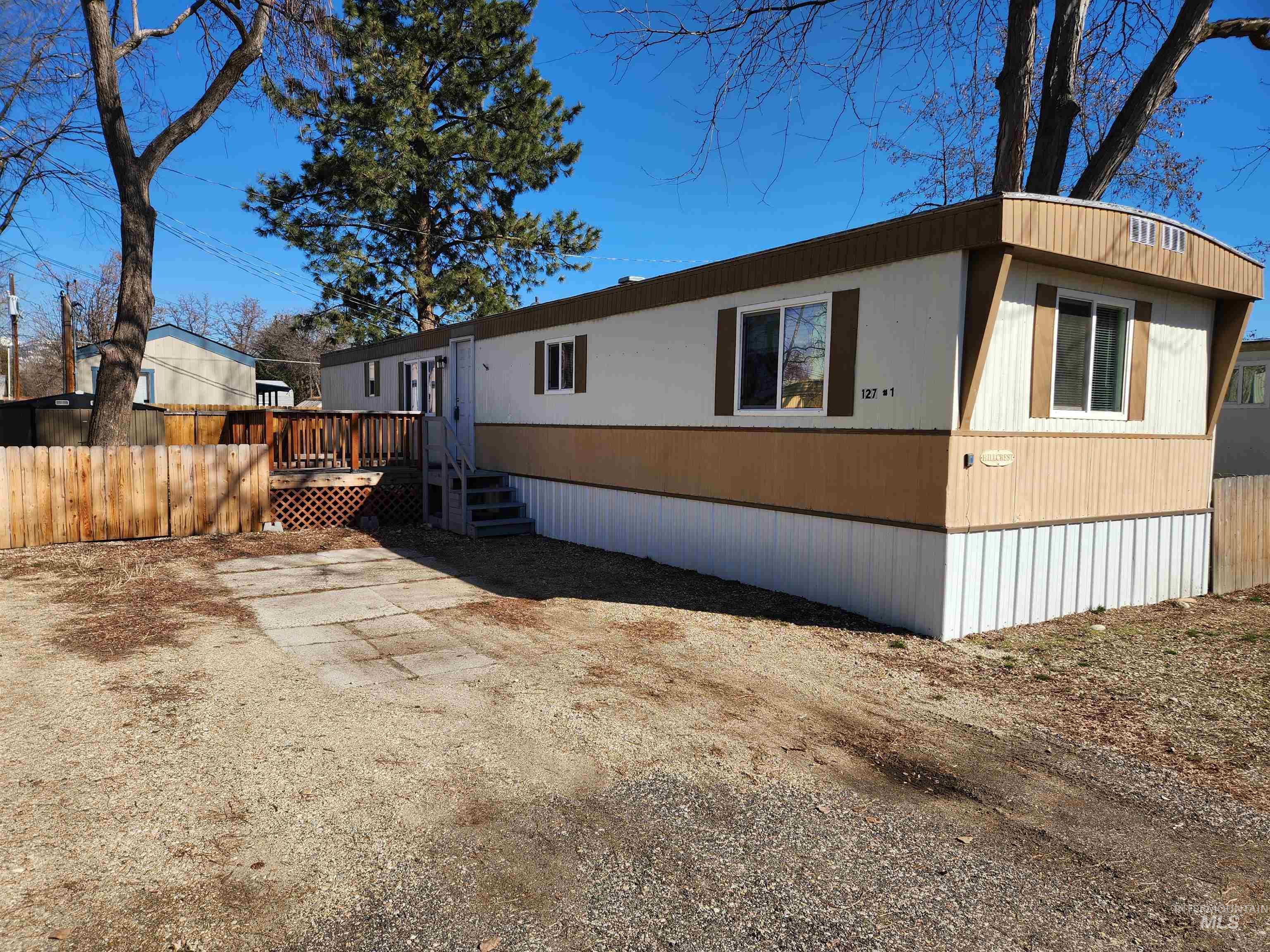 127 E 44th St. #1 Property Photo