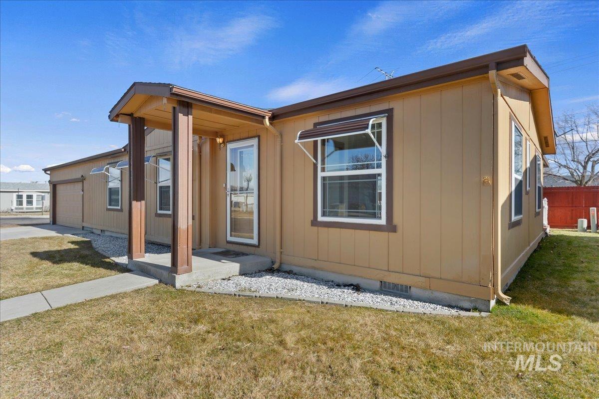 3003 Golden Glow Dr Property Photo 2