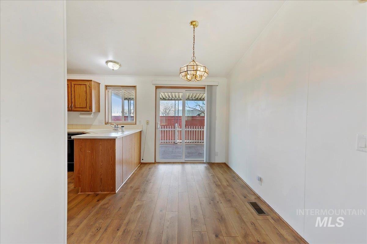 3003 Golden Glow Dr Property Photo 5