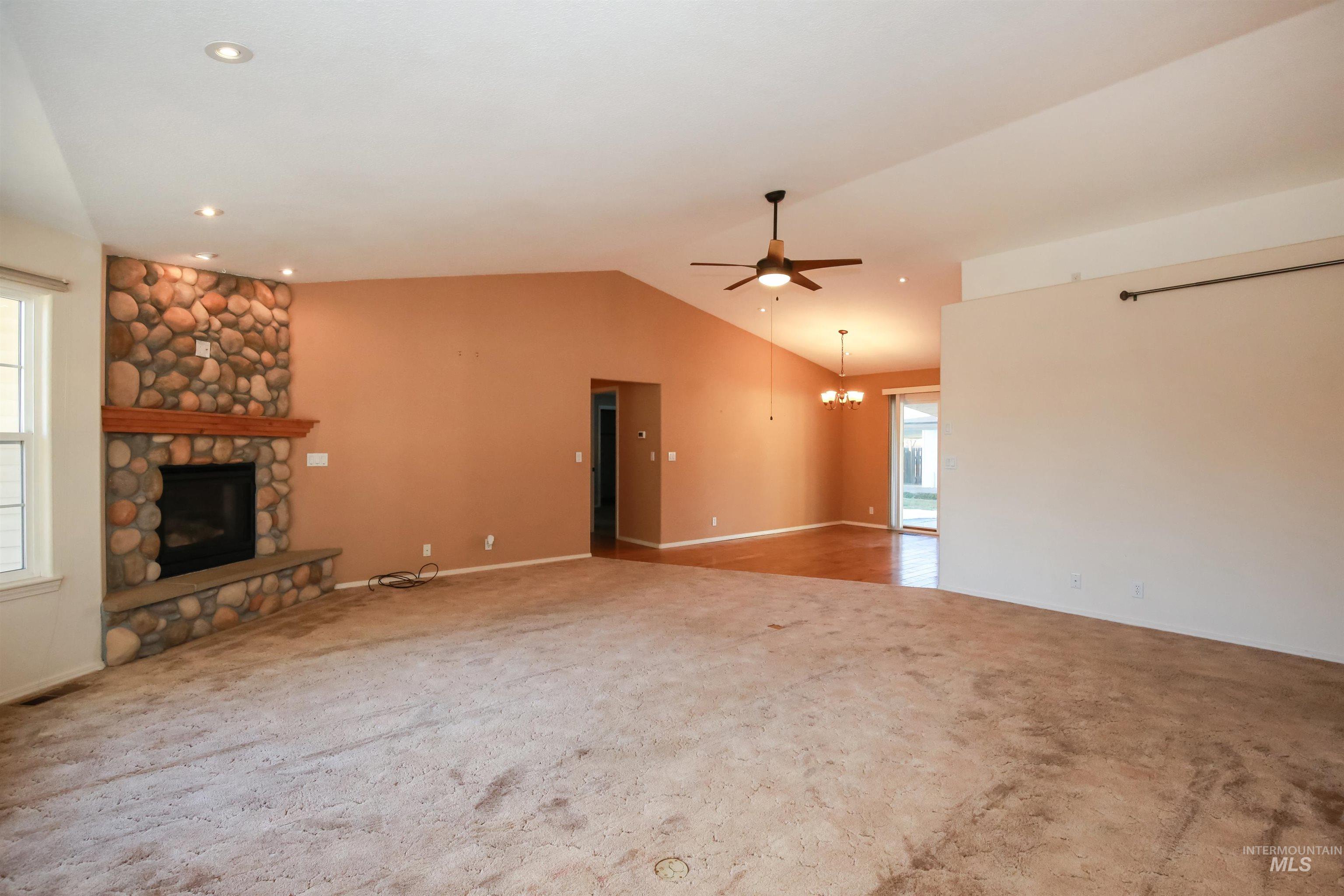 1921 Uehlin Drive Property Photo 3