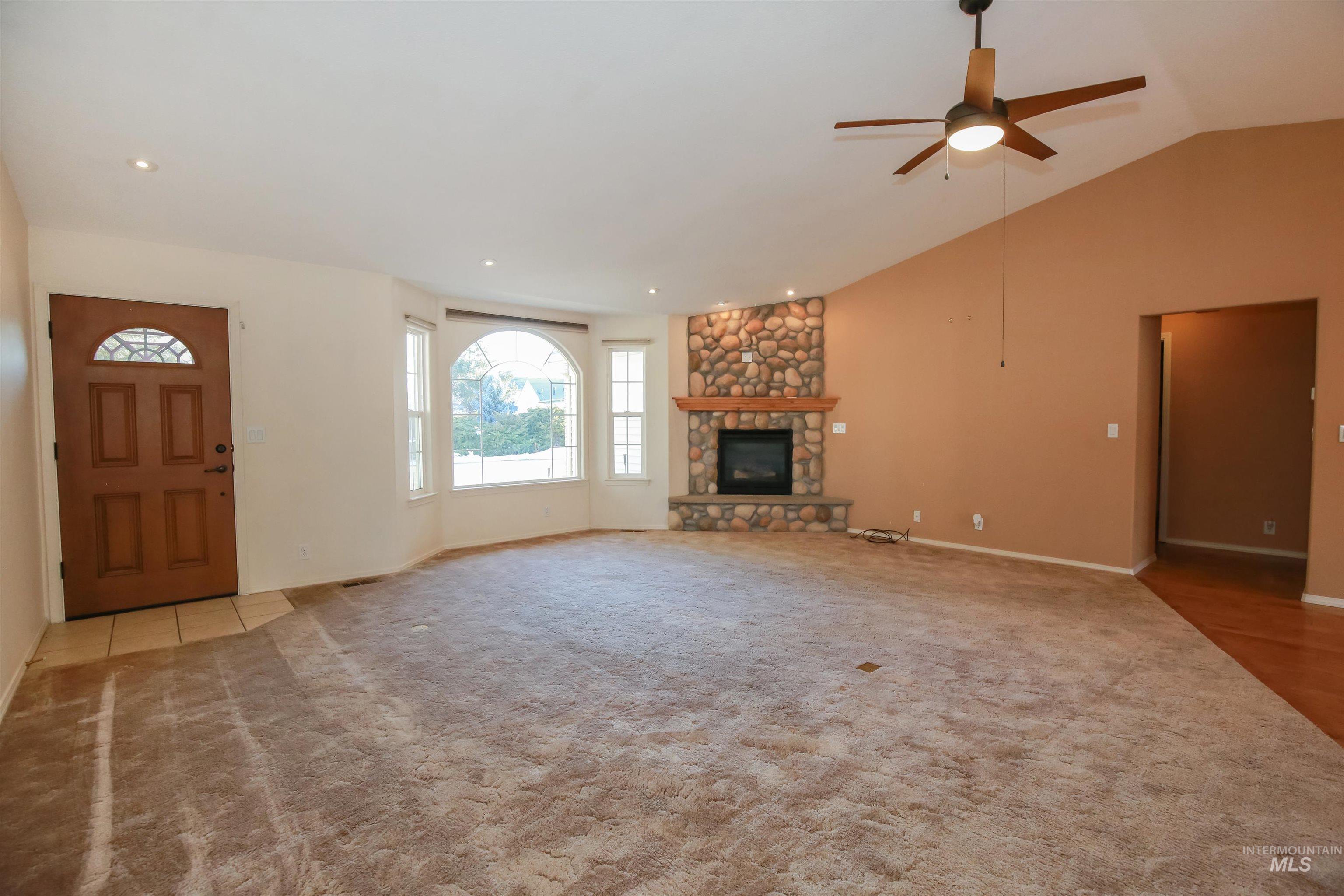 1921 Uehlin Drive Property Photo 4