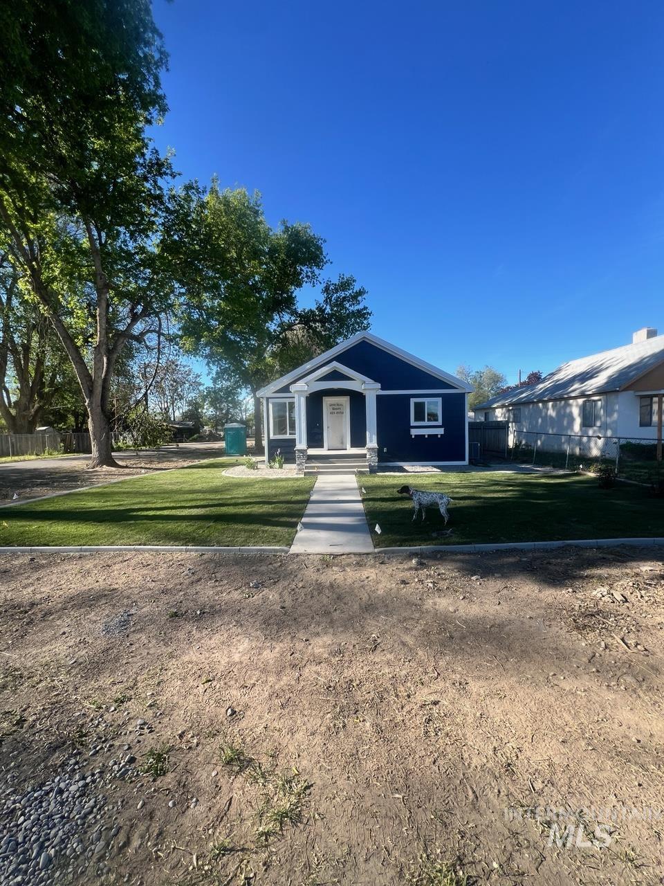 432 W Oregon Property Photo