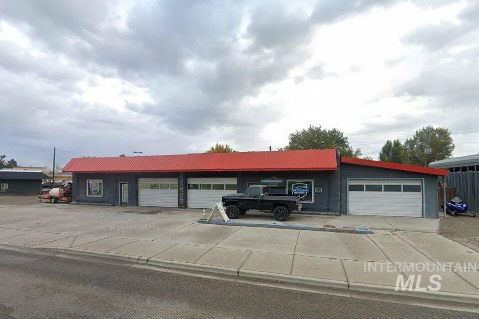 551 S Main St Property Photo 1