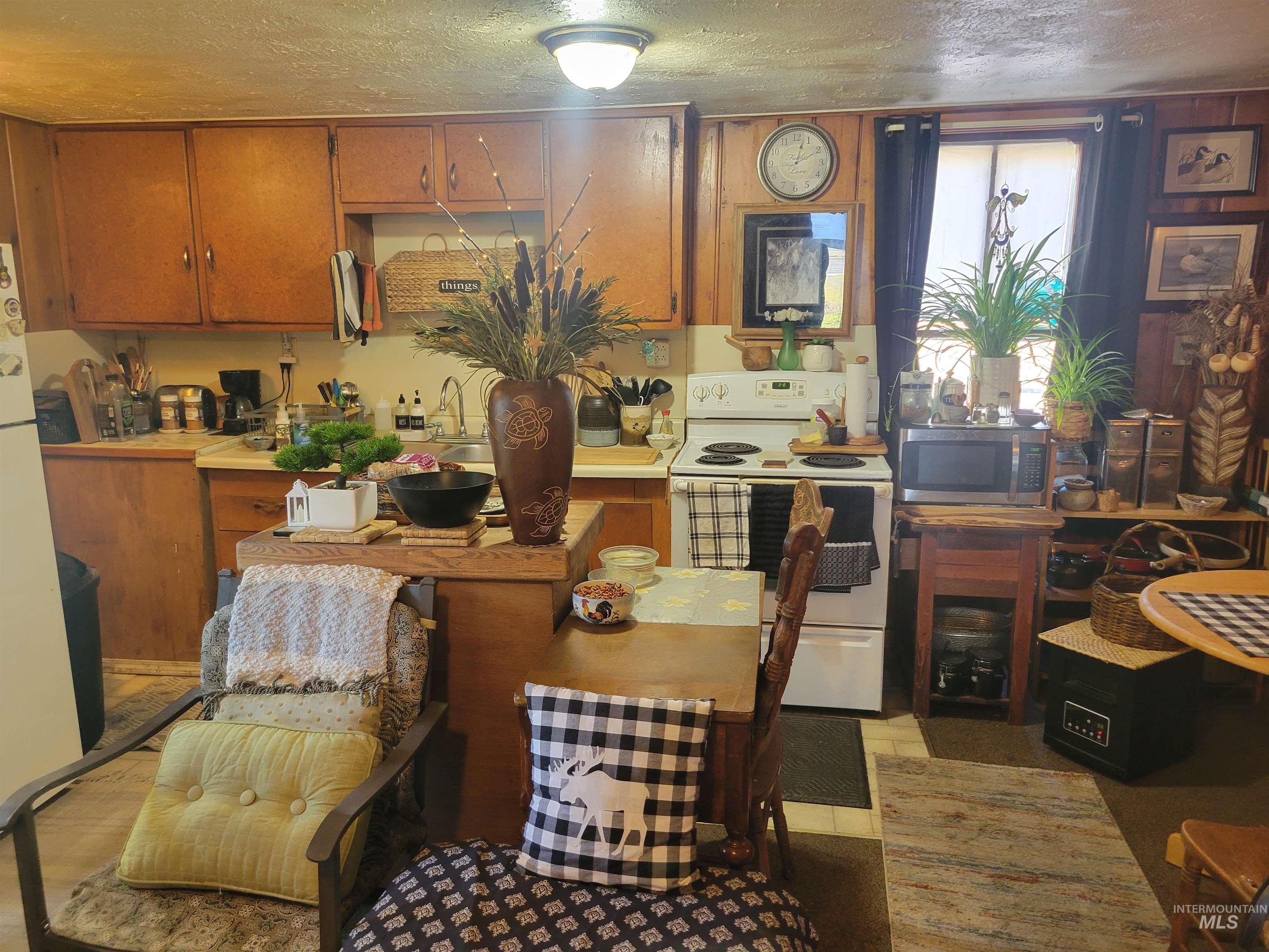 210 Pine Ave Property Photo 9