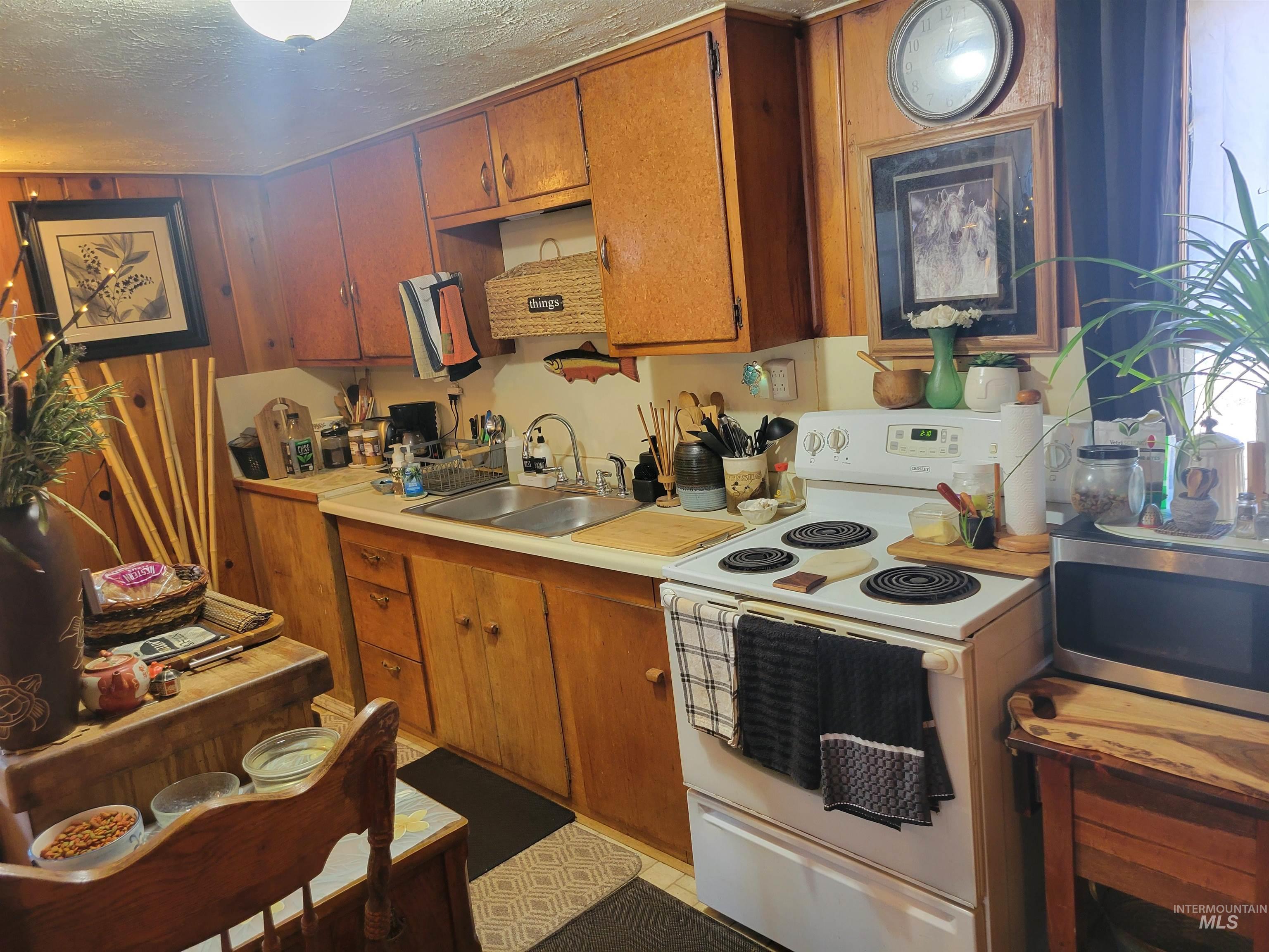 210 Pine Ave Property Photo 10