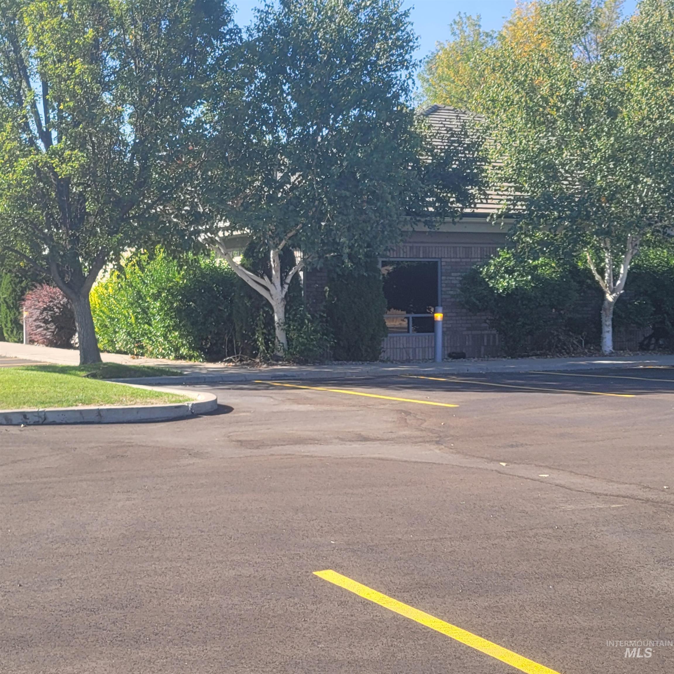 414 Shoup Ave. W. Property Photo 2