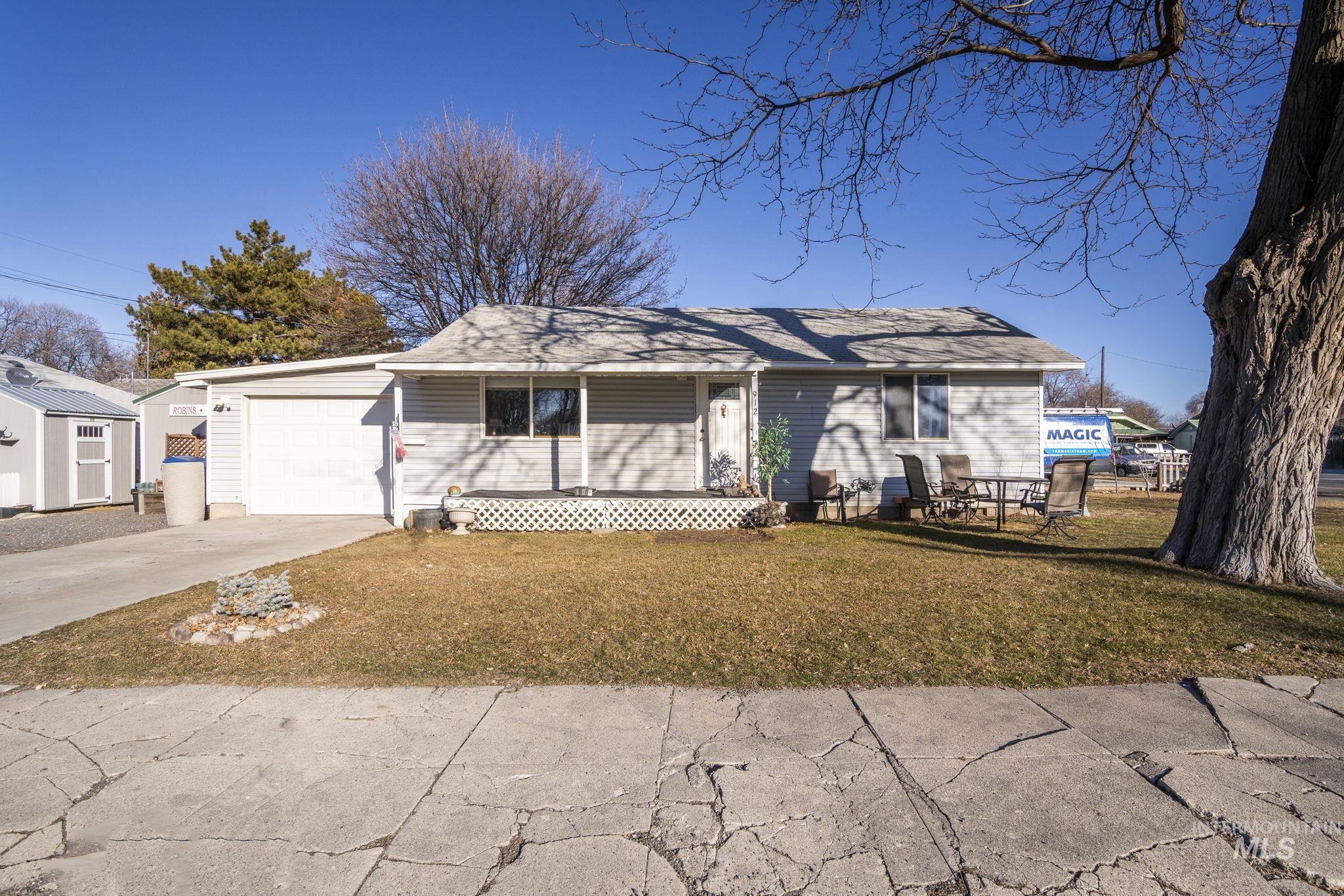 912 Elm Street Property Photo