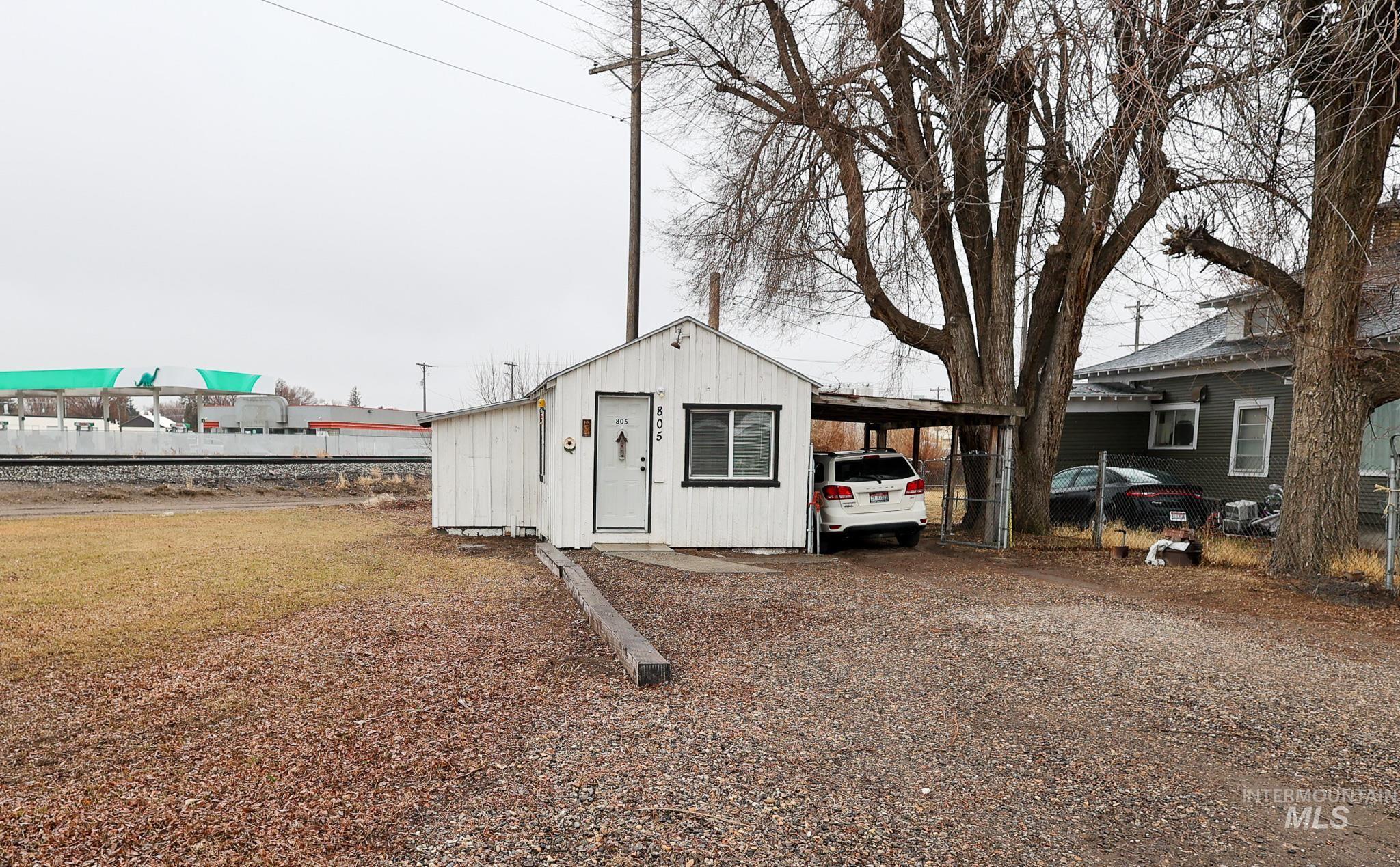 805 1st St Property Photo