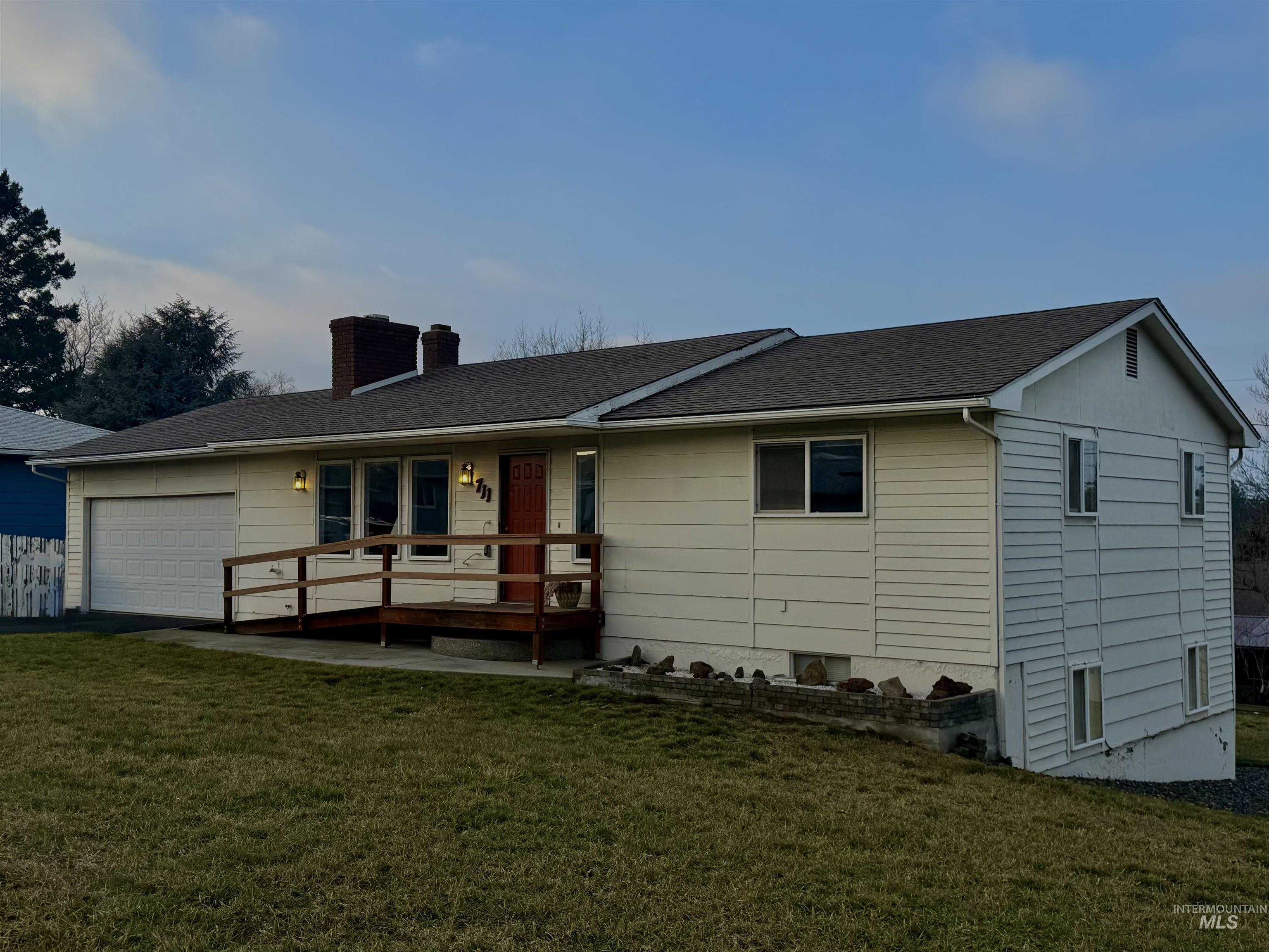 711 Mayfair Ct. Property Photo