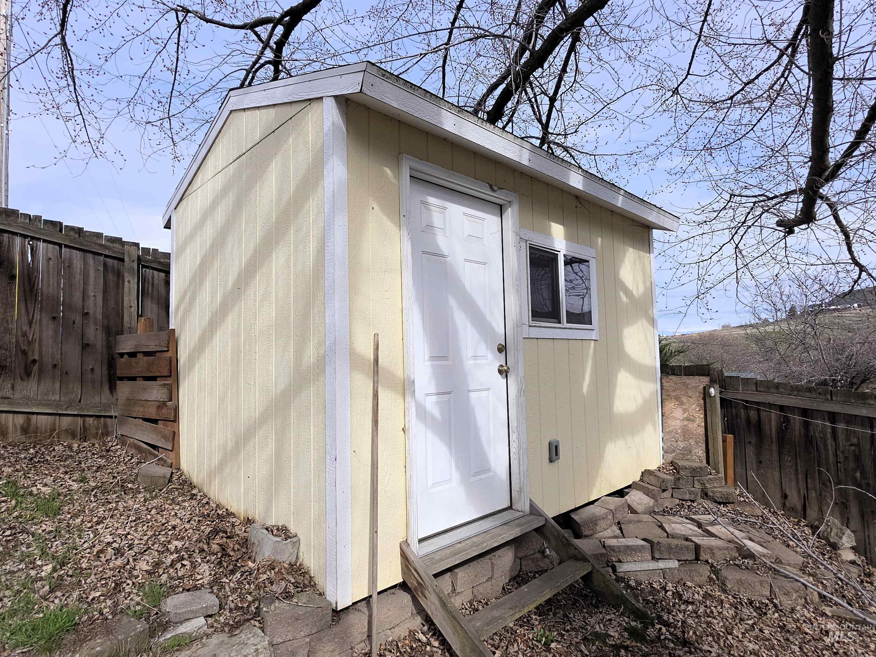 507 Silcott Court Property Photo 4