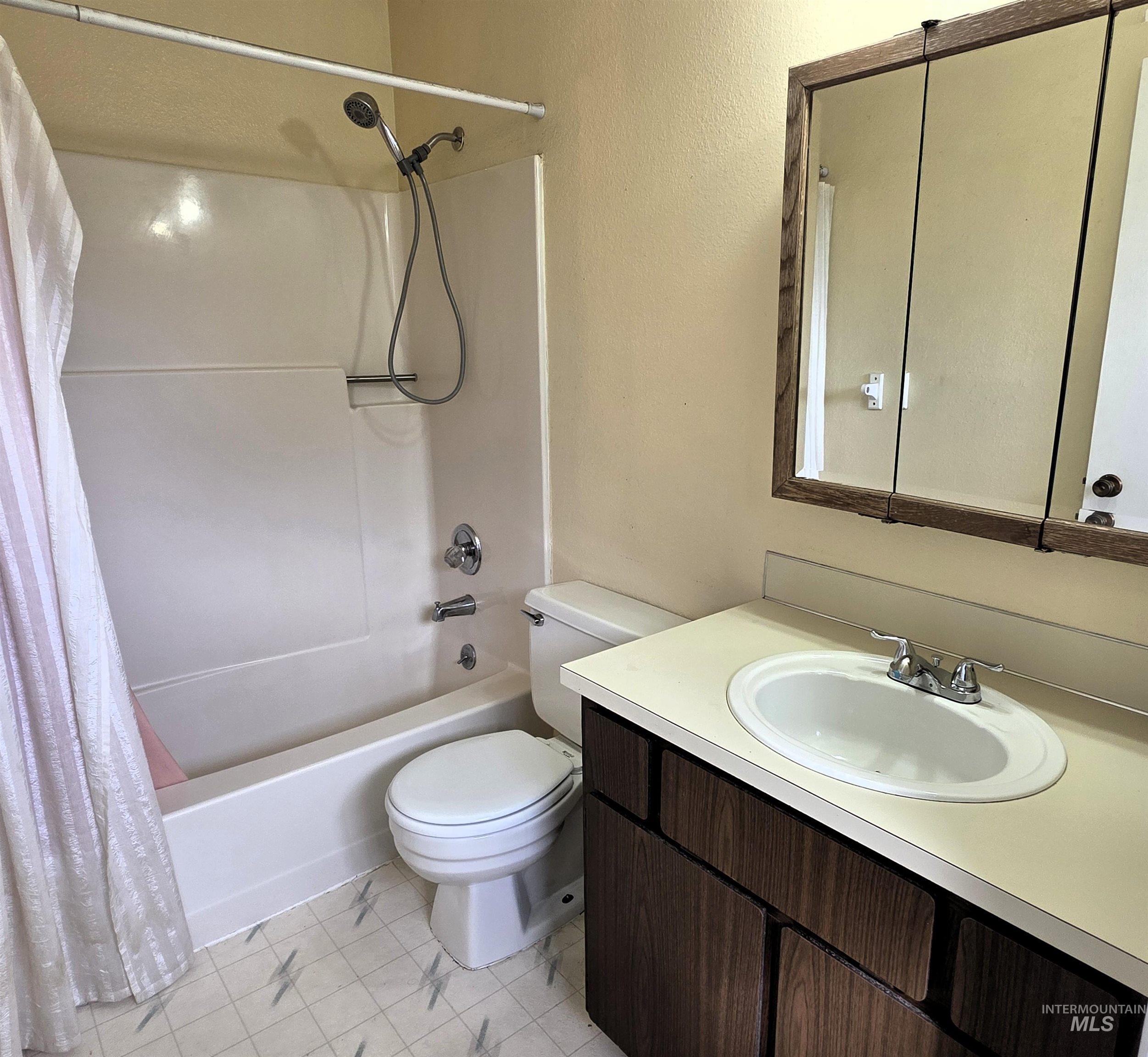507 Silcott Court Property Photo 10