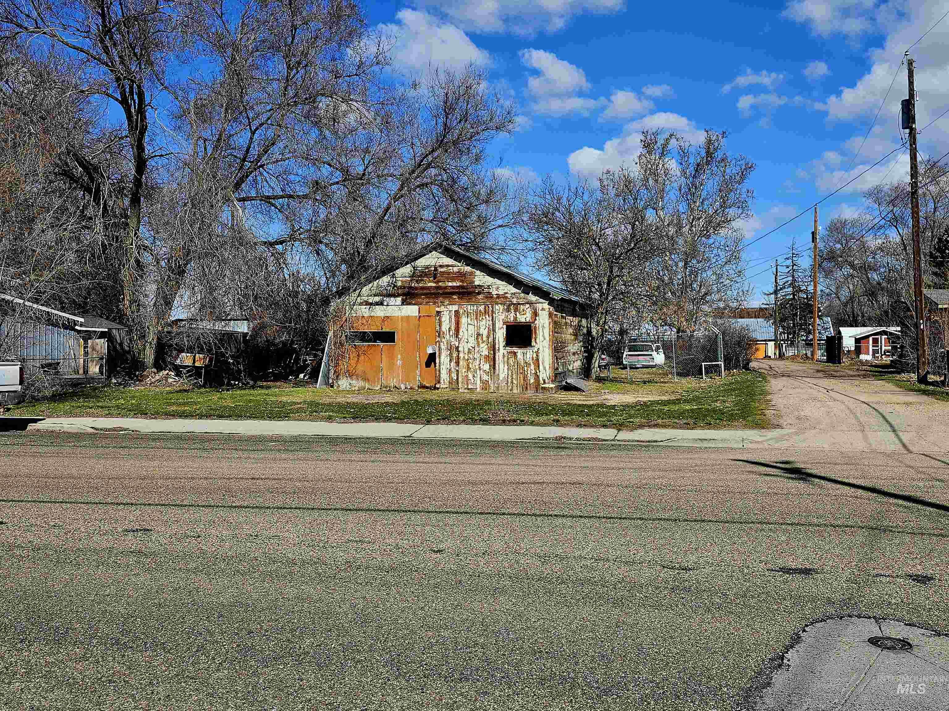 812 6th St. N. Property Photo 1