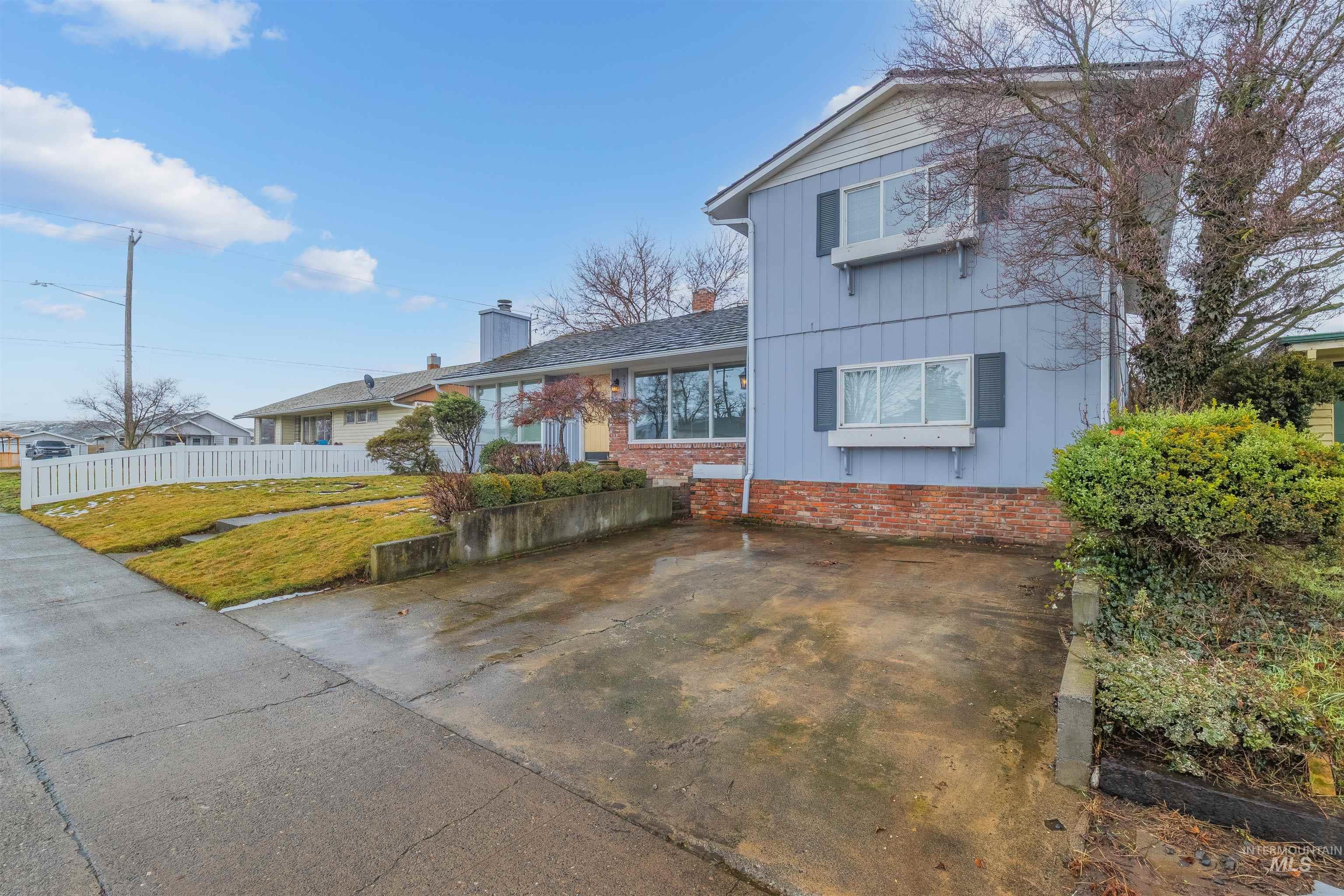 2810 9th Avenue Property Photo 1