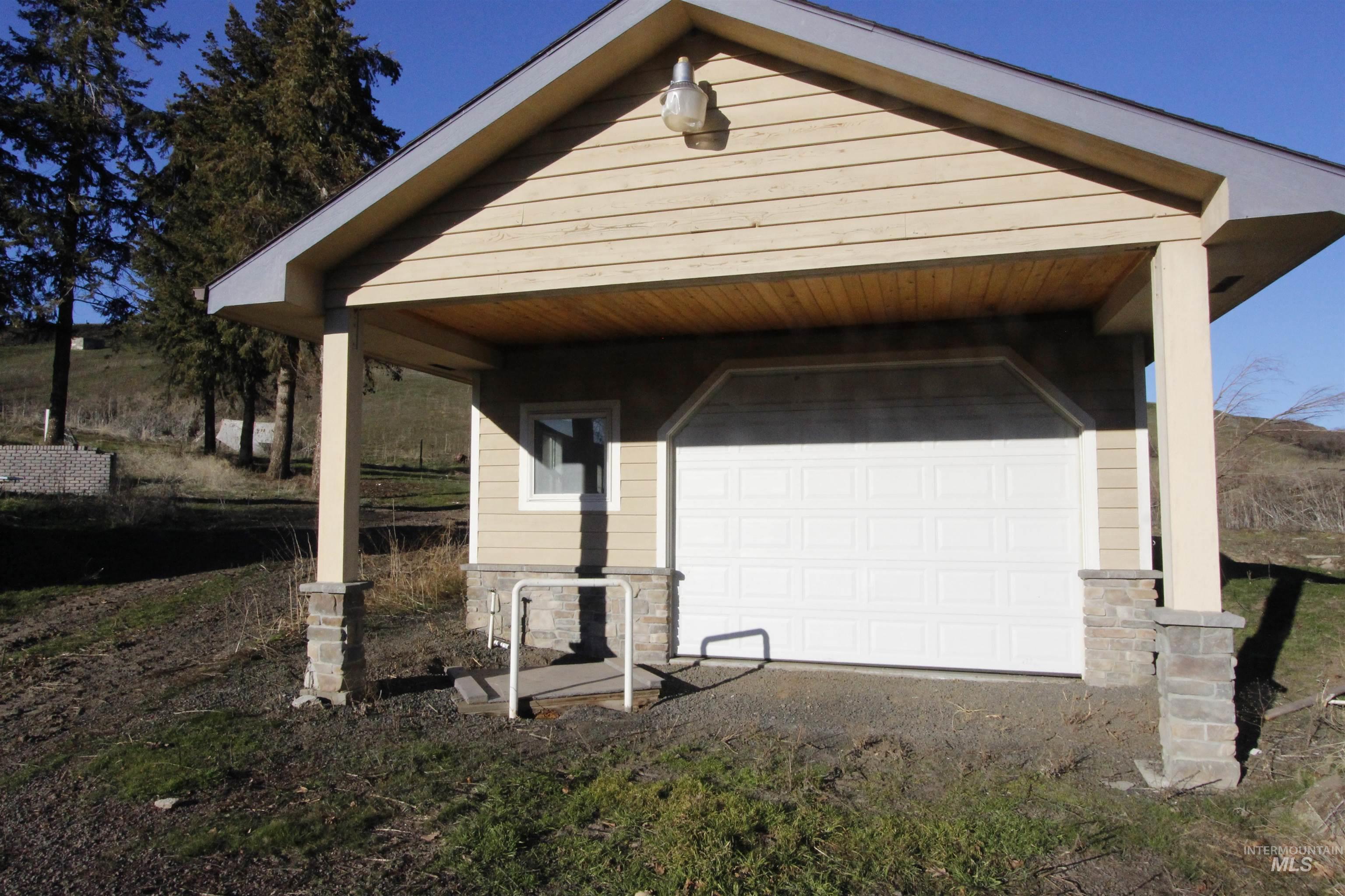 22236 Gunsmoke Canyon Property Photo 2