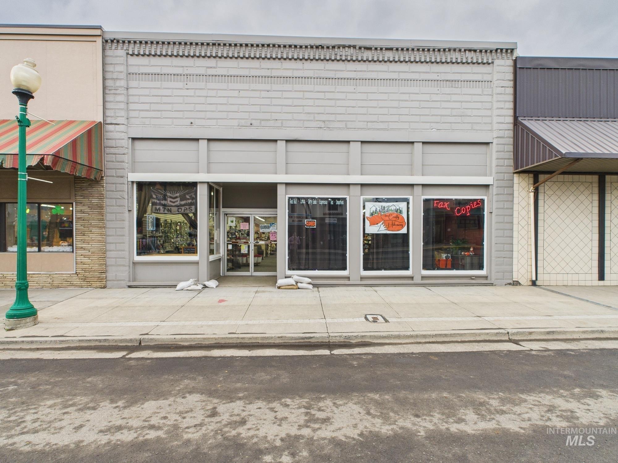 111 W Main St Property Photo
