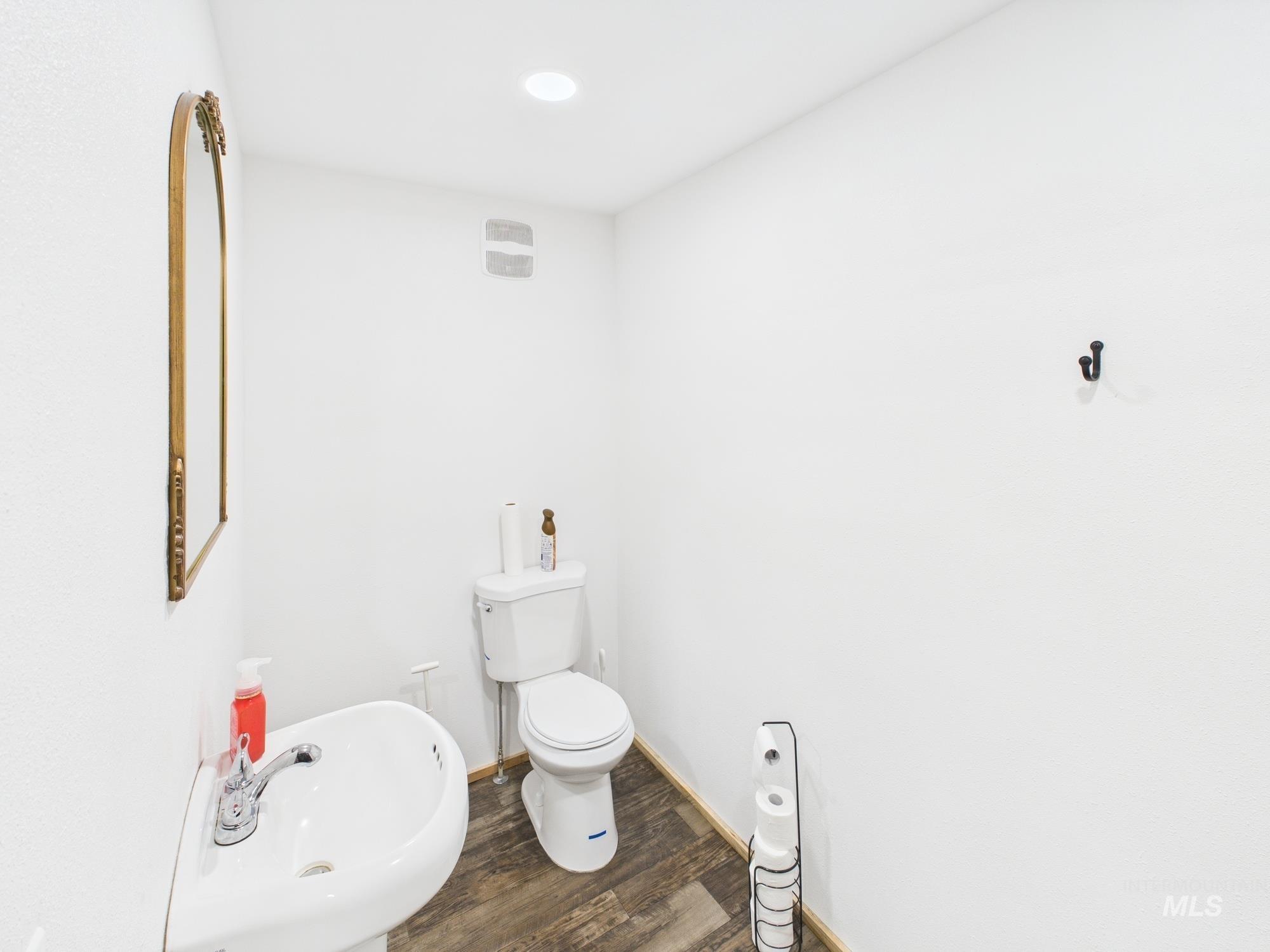 111 W Main St Property Photo 14