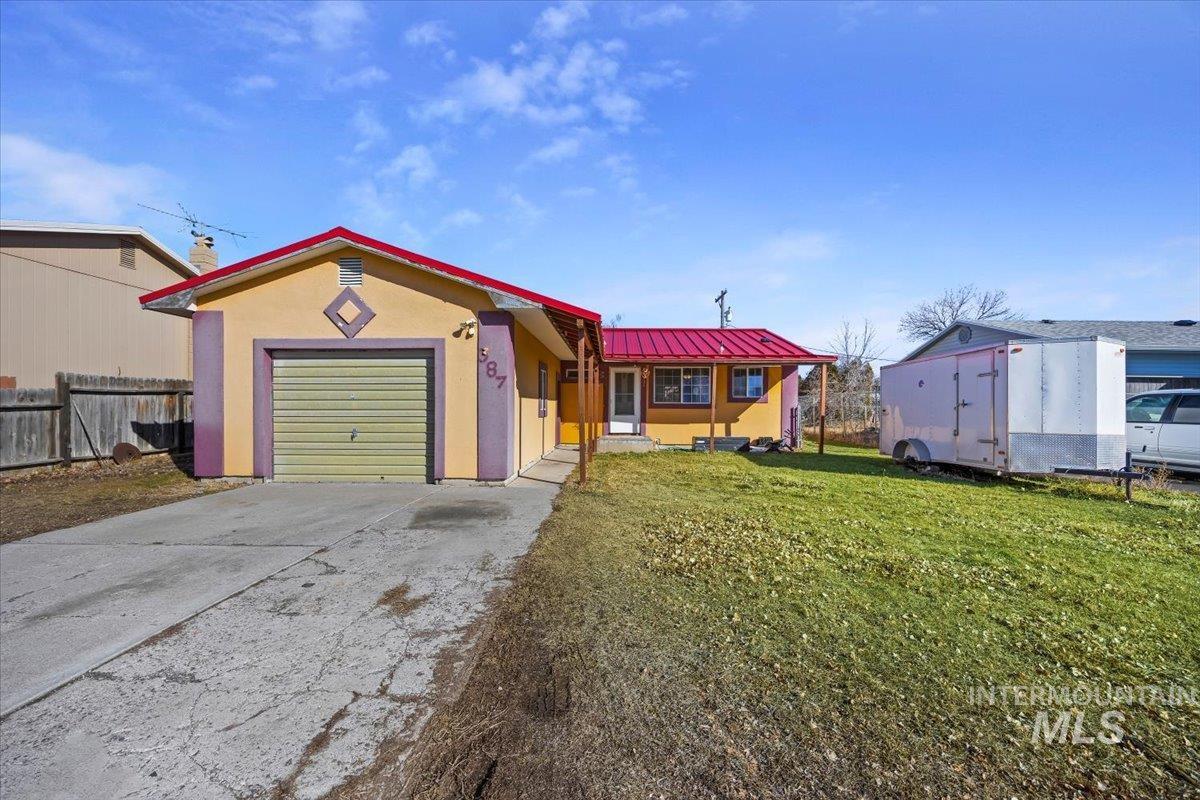 387 N Conant Ave Property Photo