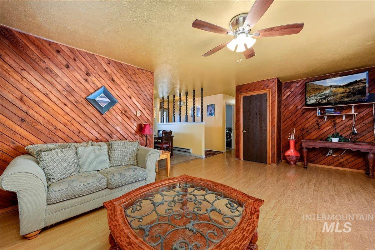 387 N Conant Ave Property Photo 5