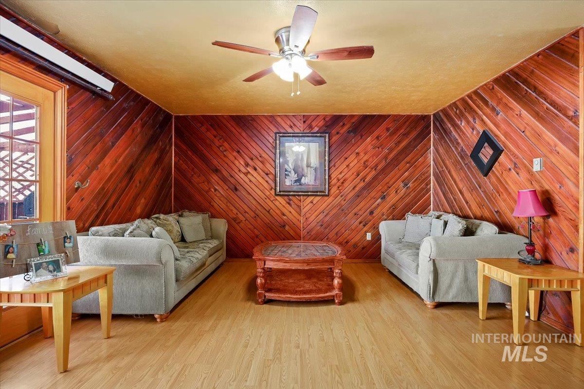 387 N Conant Ave Property Photo 7