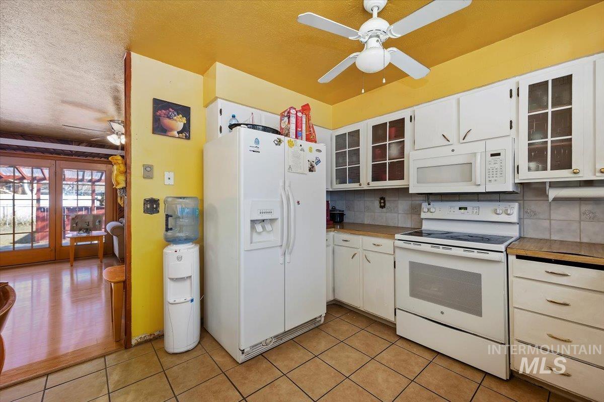 387 N Conant Ave Property Photo 8