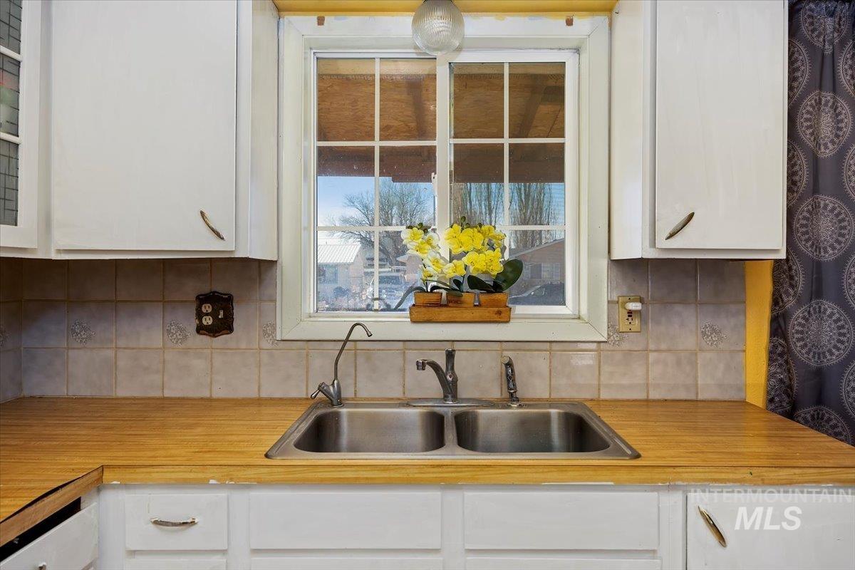 387 N Conant Ave Property Photo 9