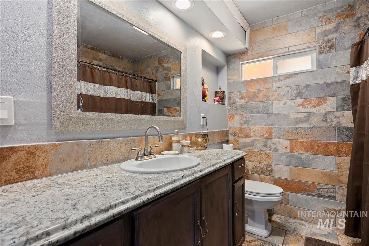 387 N Conant Ave Property Photo 18