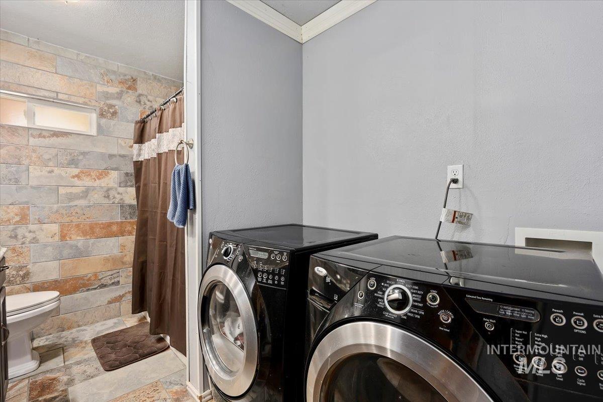 387 N Conant Ave Property Photo 20