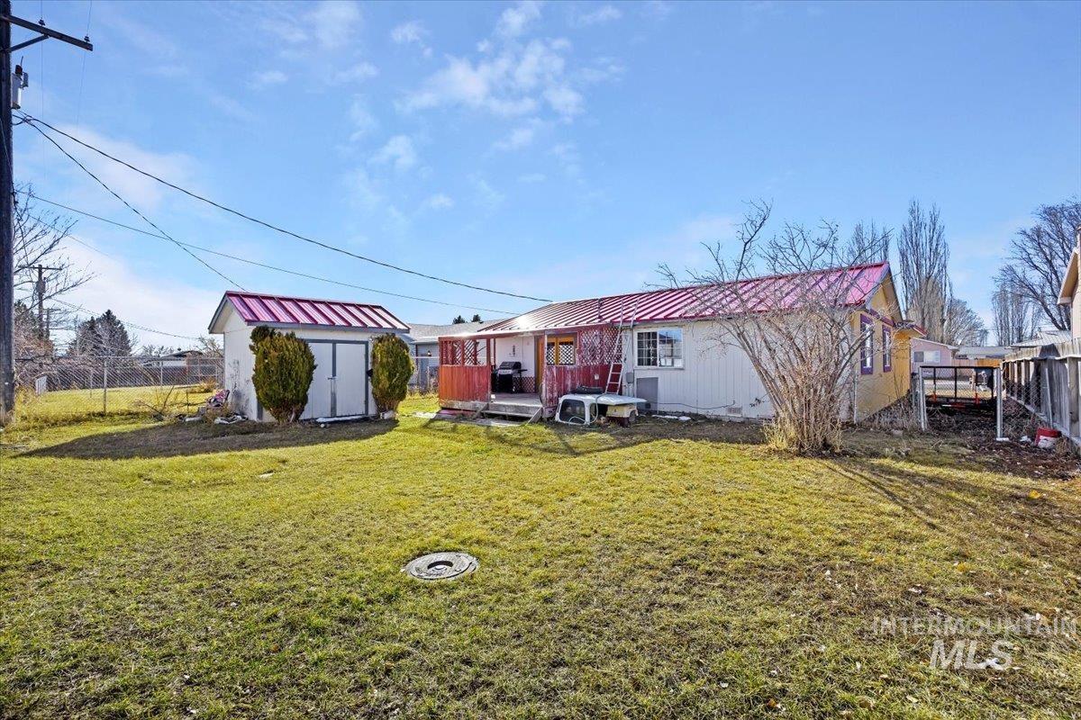387 N Conant Ave Property Photo 22