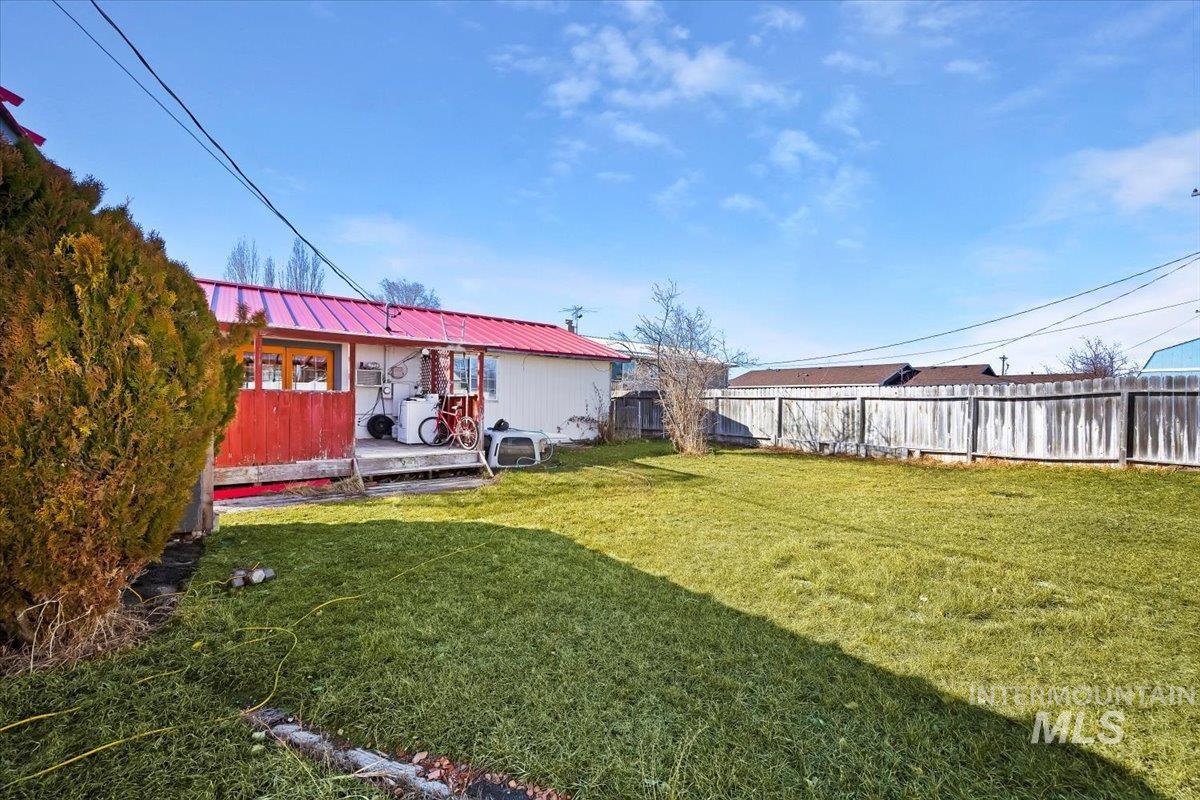 387 N Conant Ave Property Photo 24
