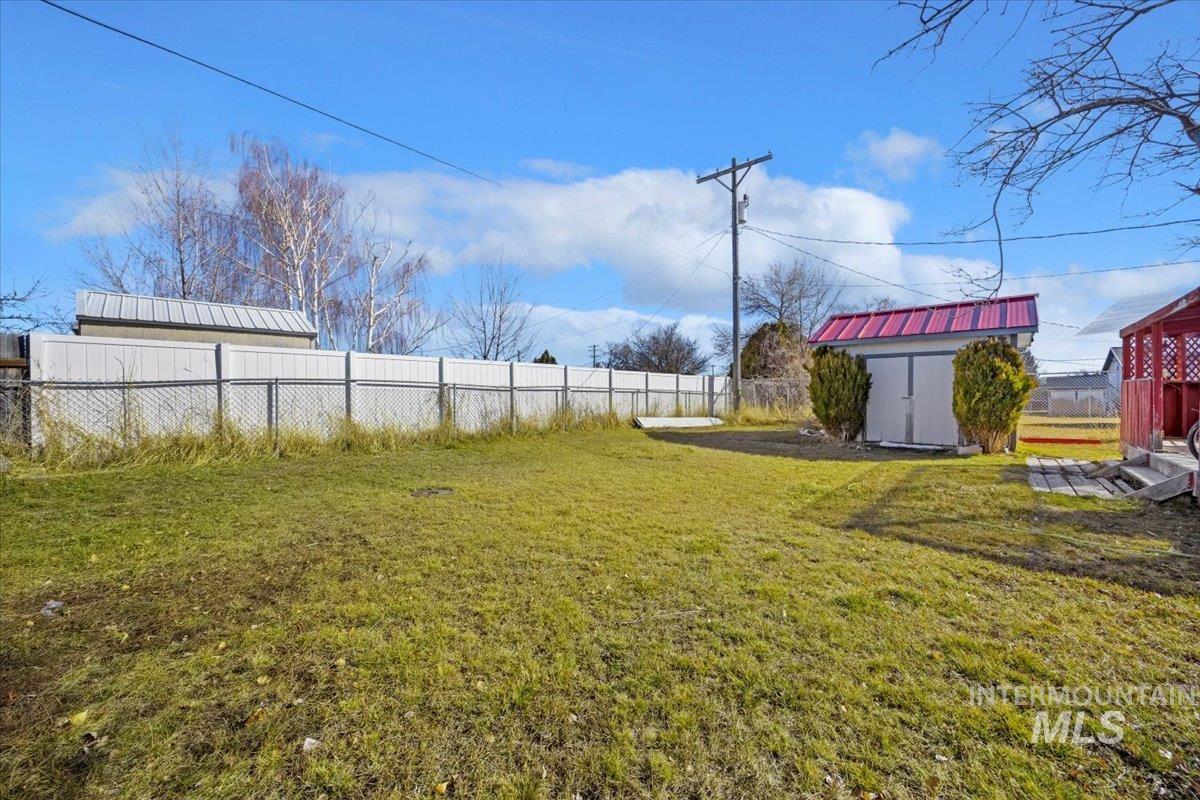 387 N Conant Ave Property Photo 25
