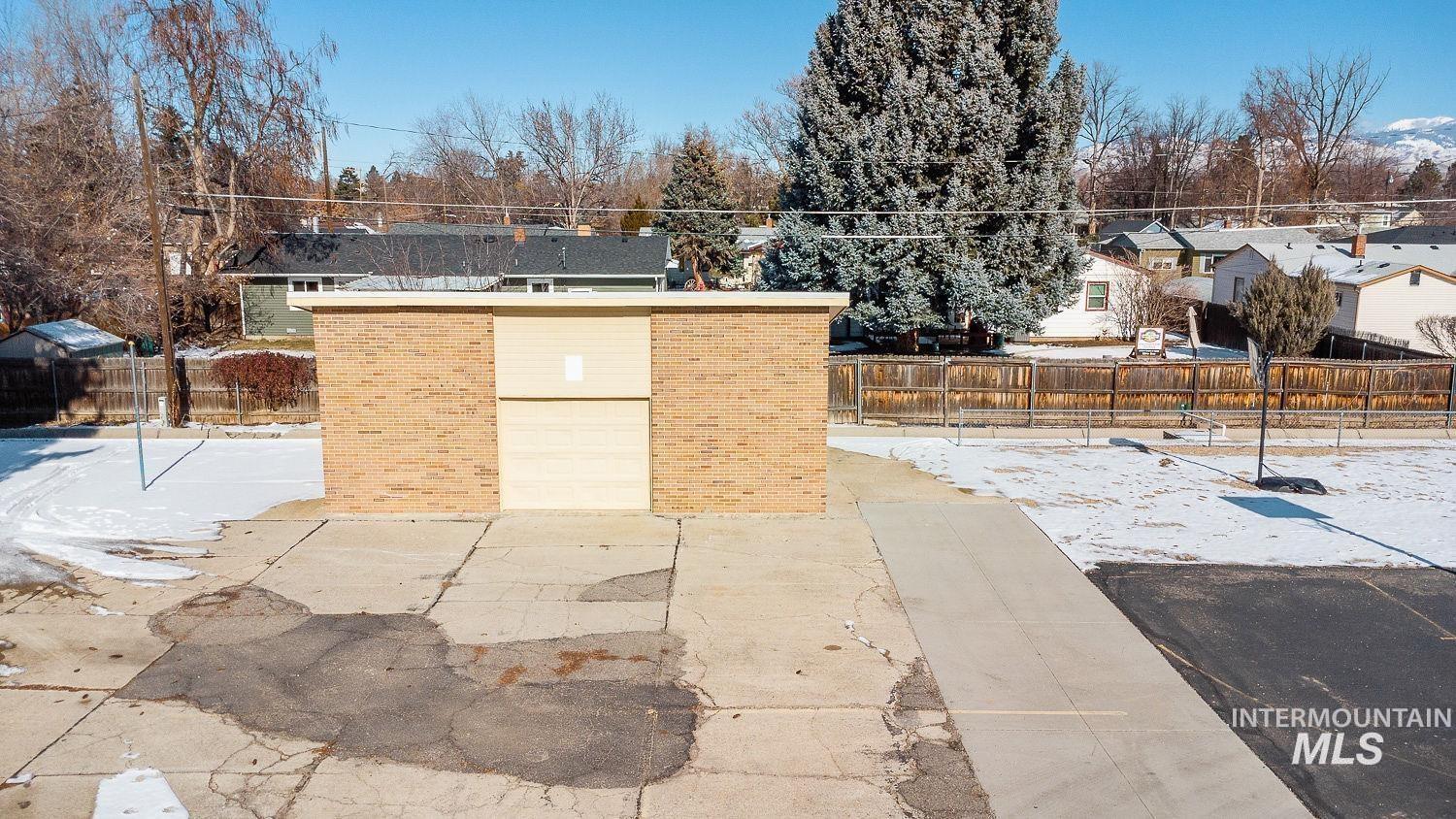 408 N Garden St Property Photo 5