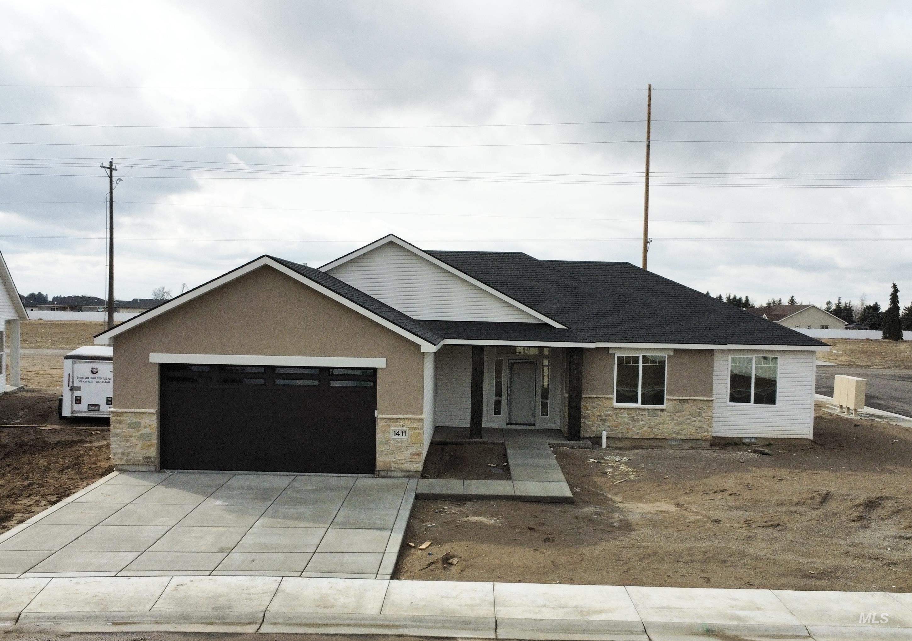 1411 Topaz Dr Property Photo