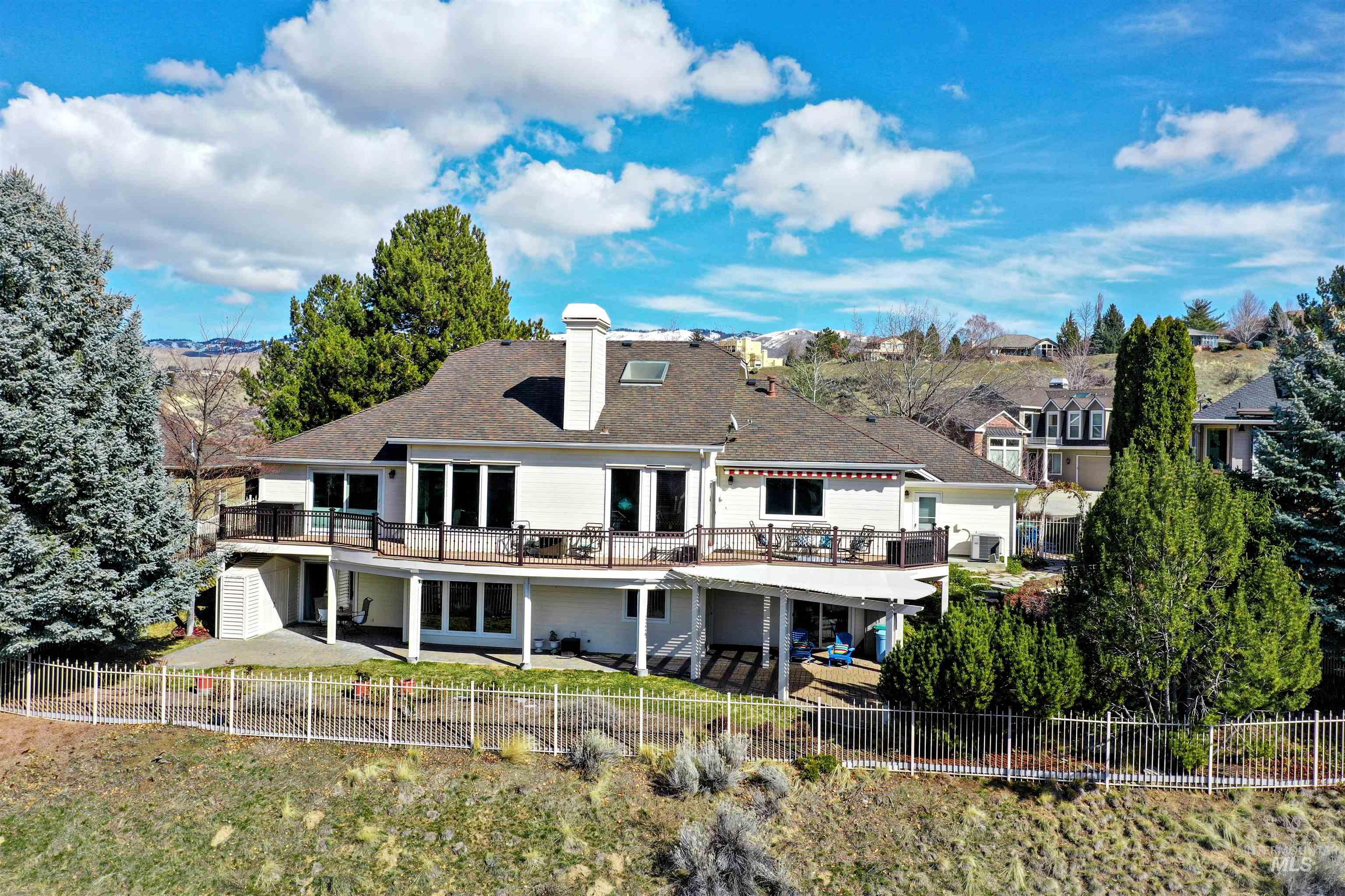 2699 N Cliffview Property Photo
