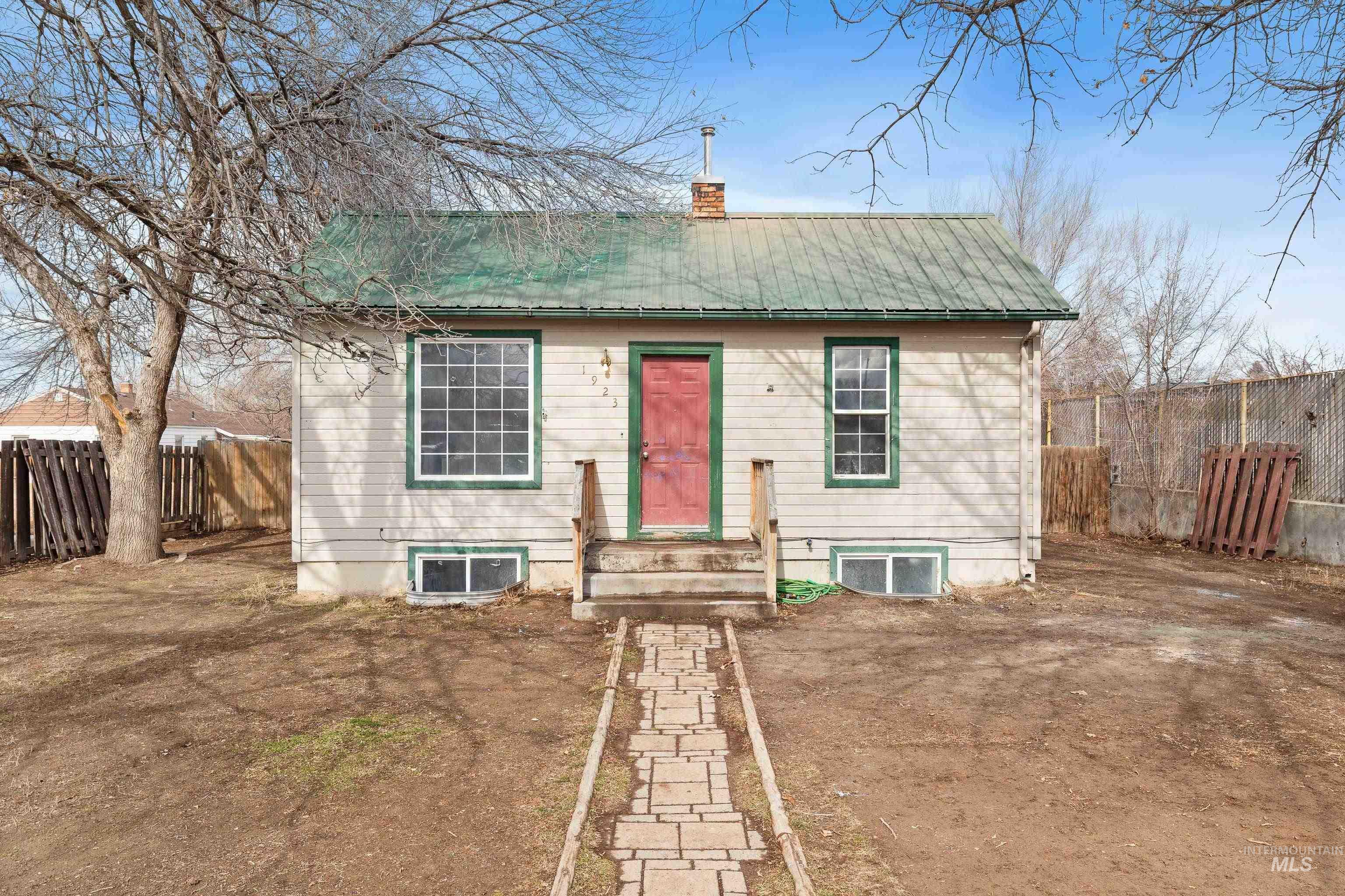 1923 Sigrid Ave Property Photo