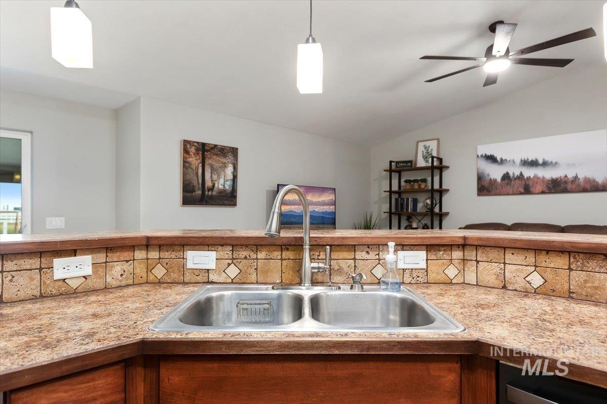 2468 E 3805 N Property Photo 9