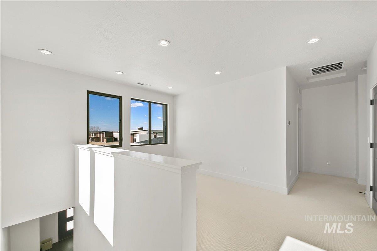 6472 S Astoria Ave Property Photo 29
