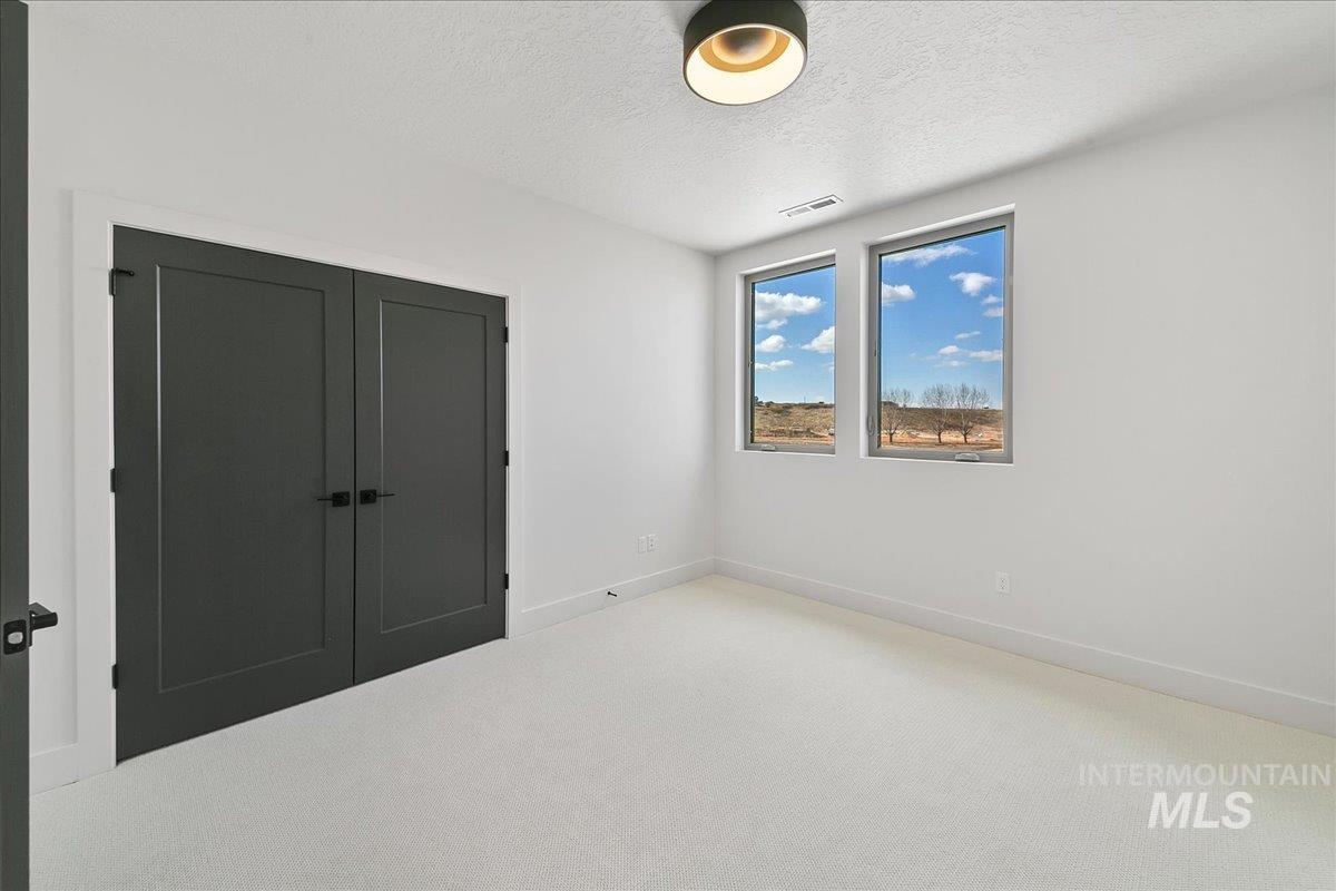 6472 S Astoria Ave Property Photo 32