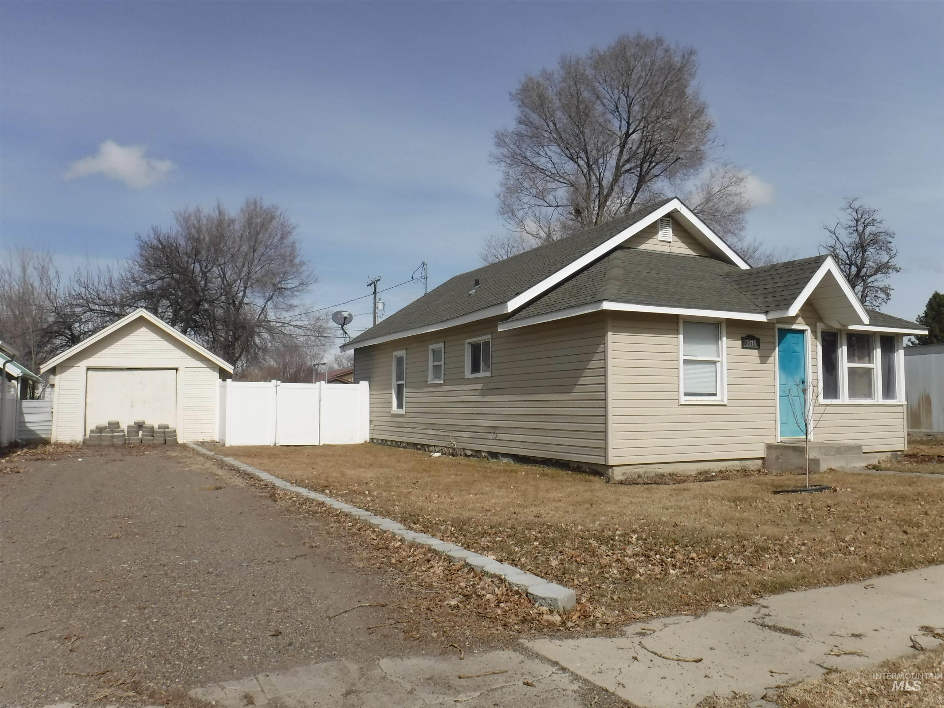 1010 6th Street Property Photo 2