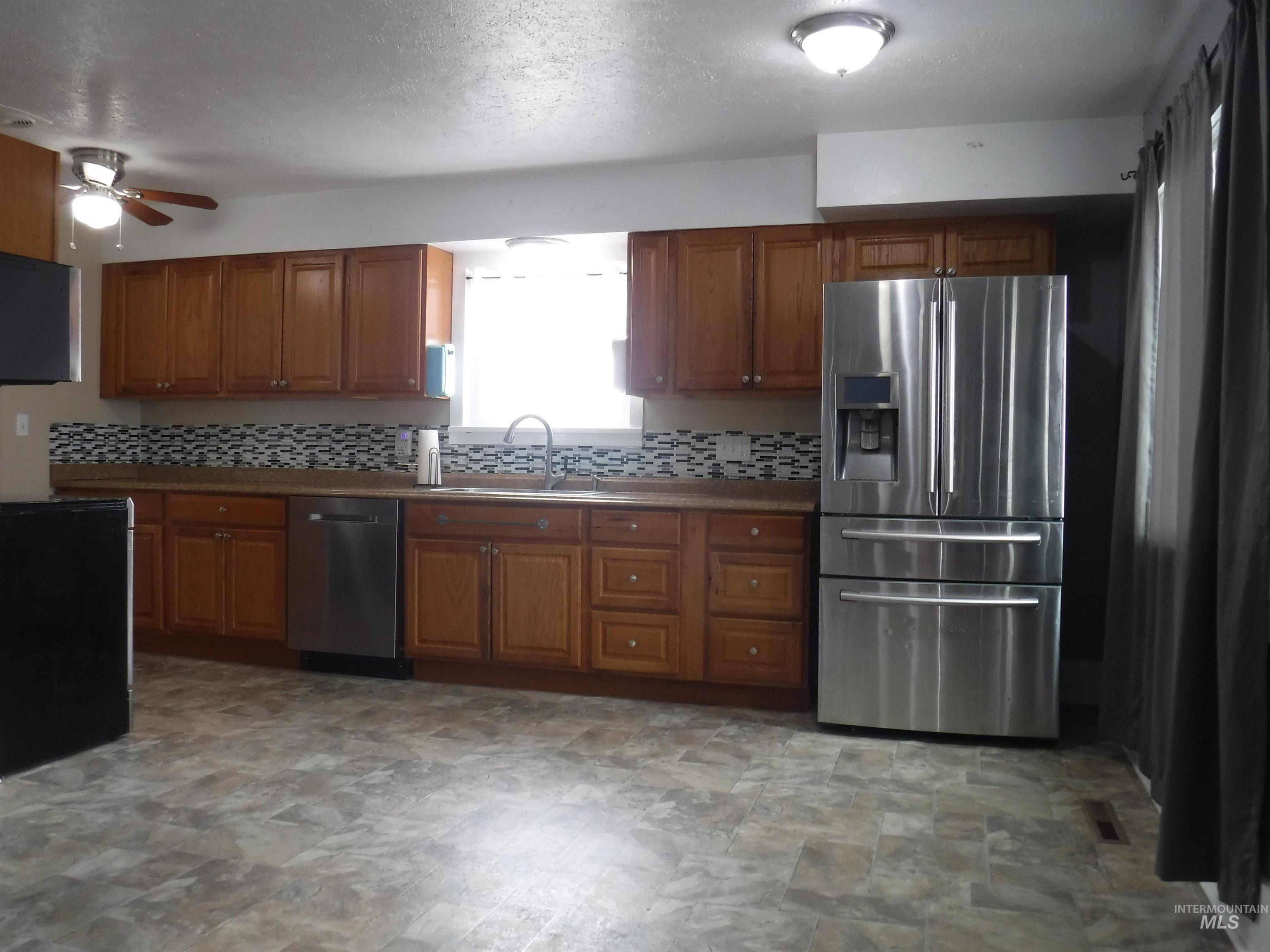 1010 6th Street Property Photo 8