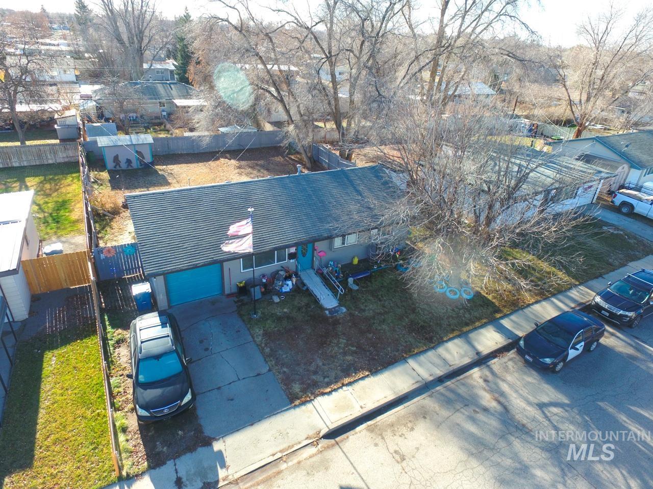 1045 E 16th N Property Photo