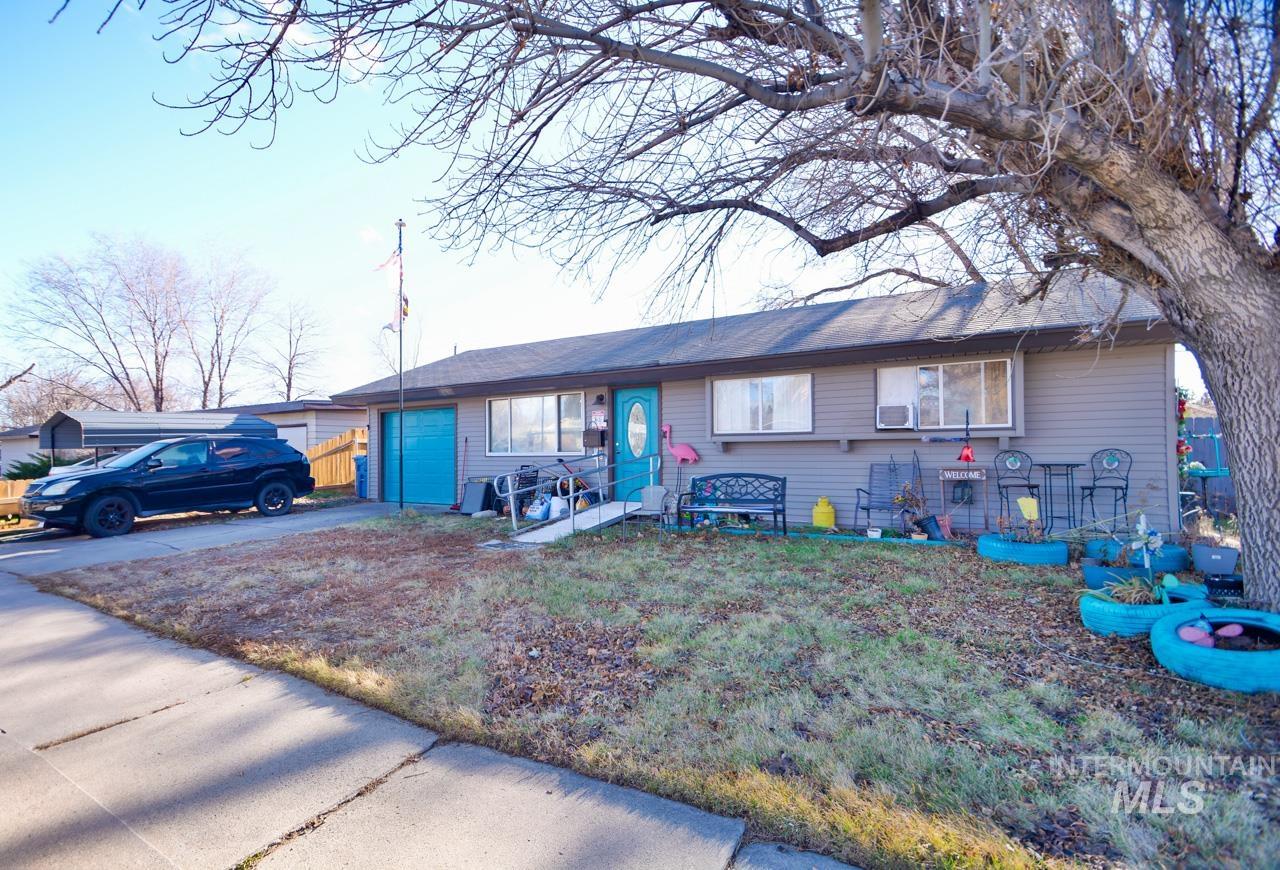 1045 E 16th N