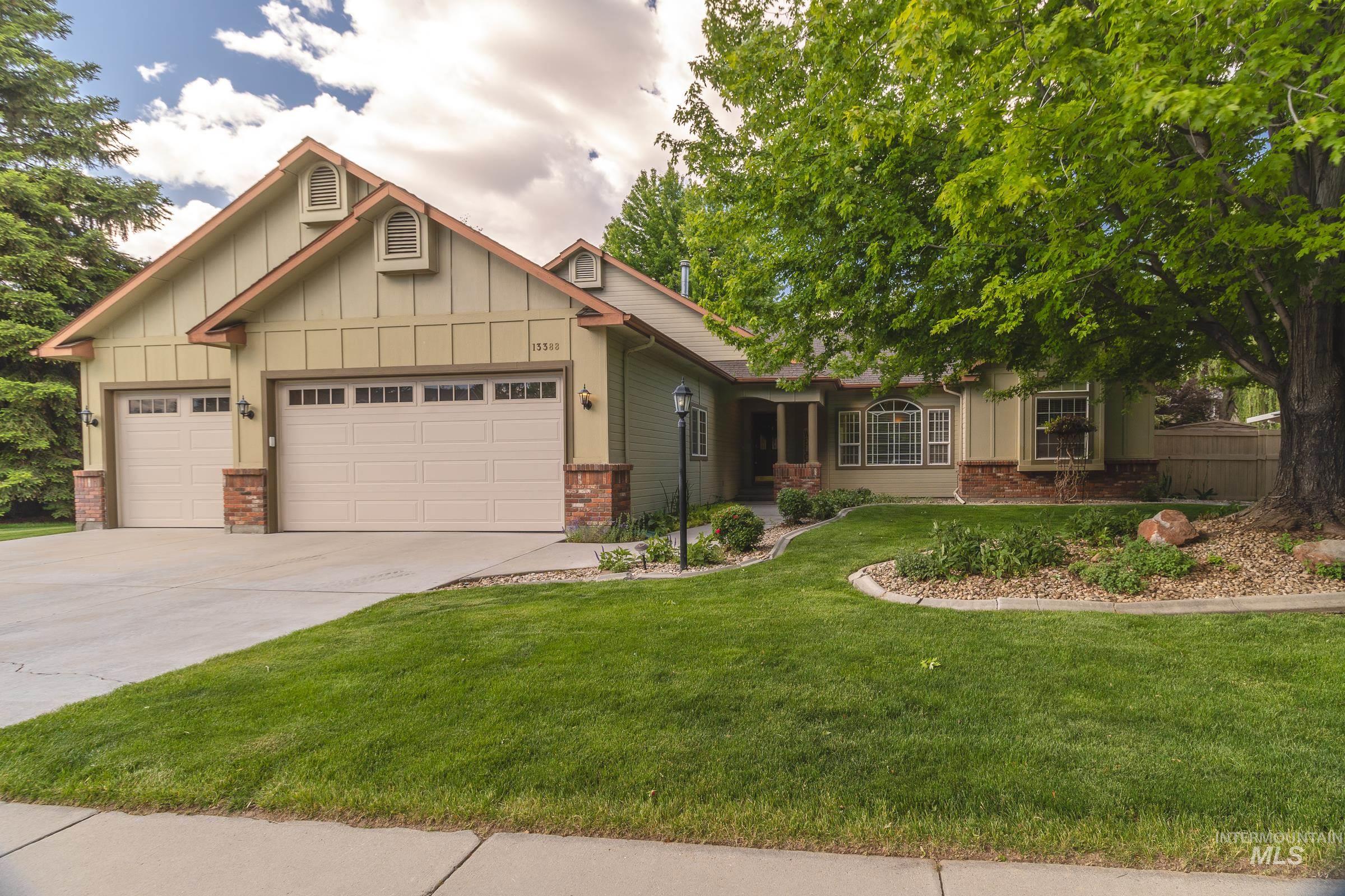 13388 W Elmspring Dr. Property Photo