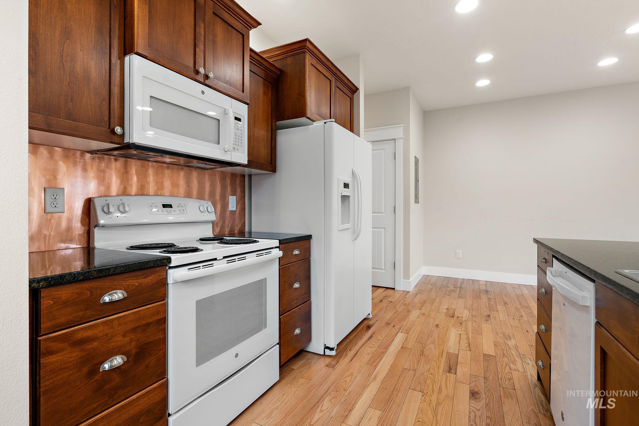 1308/1310 S Michigan Ave Property Photo 8