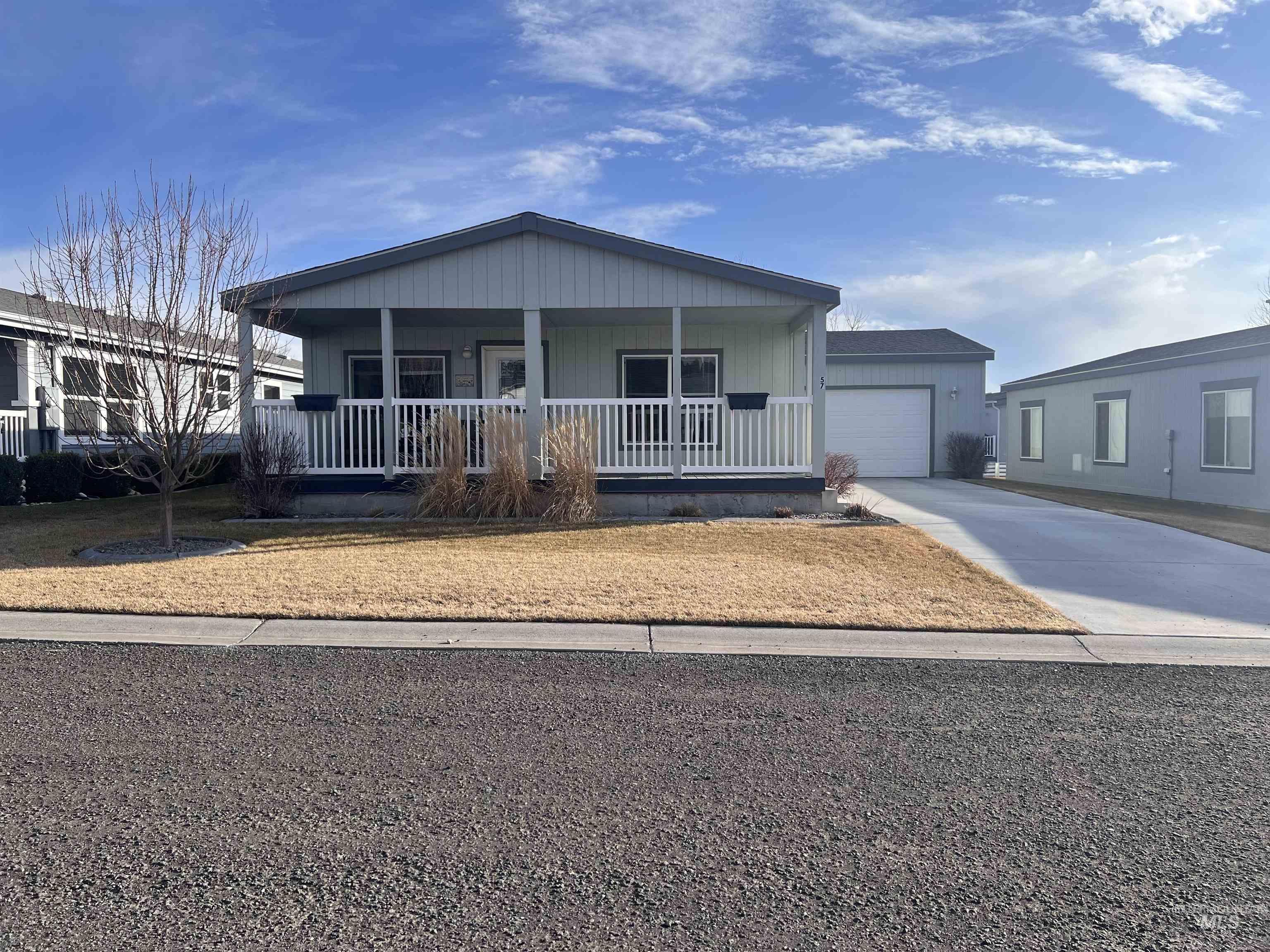 910 Moonglo Rd Property Photo