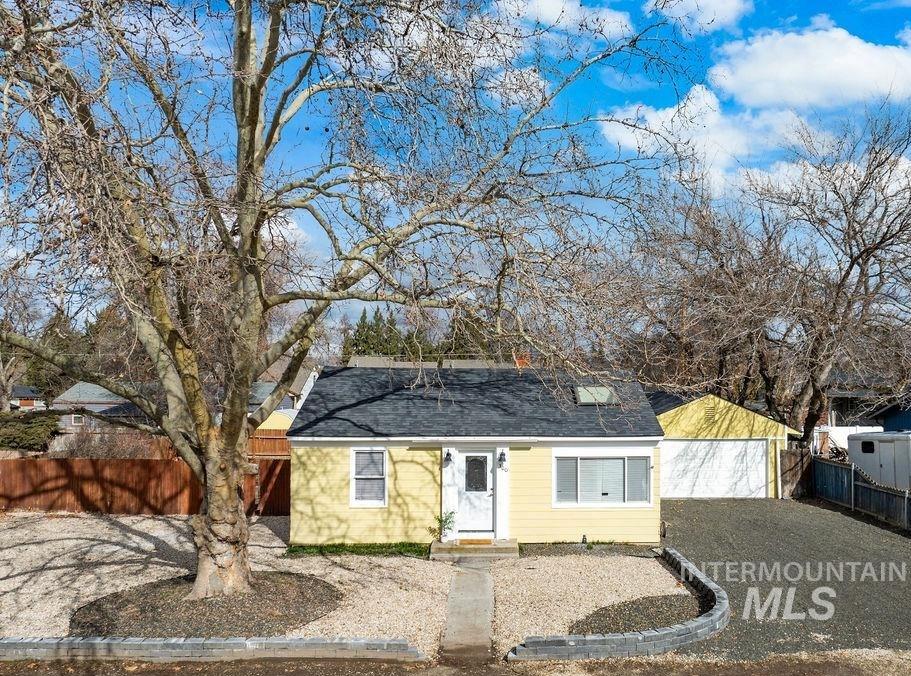 300 E Melrose Property Photo