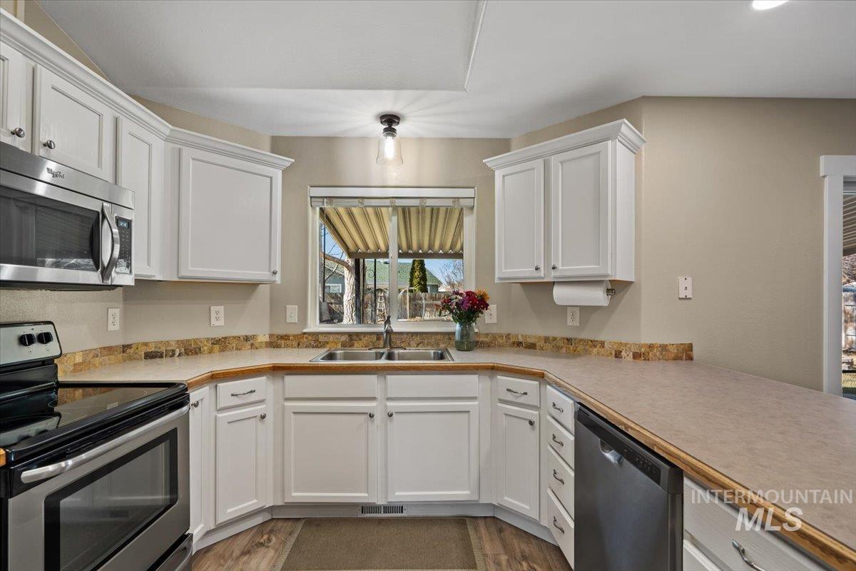 1127 S Ada Street Property Photo 12