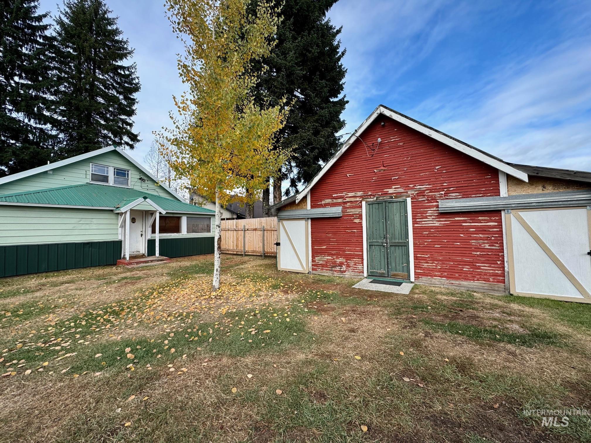 413 S 3rd Property Photo 3