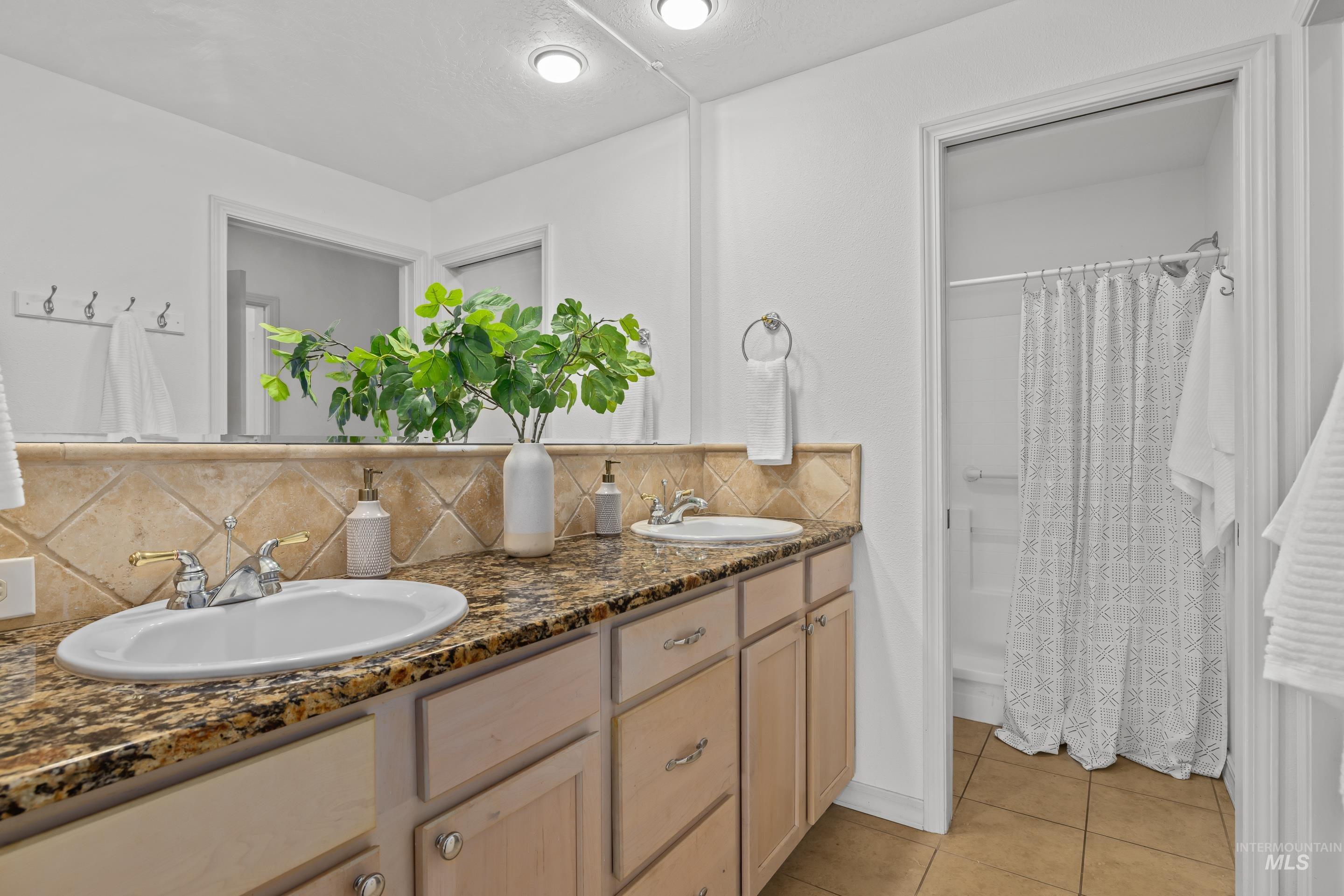 5116 S Surprise Way Property Photo 13